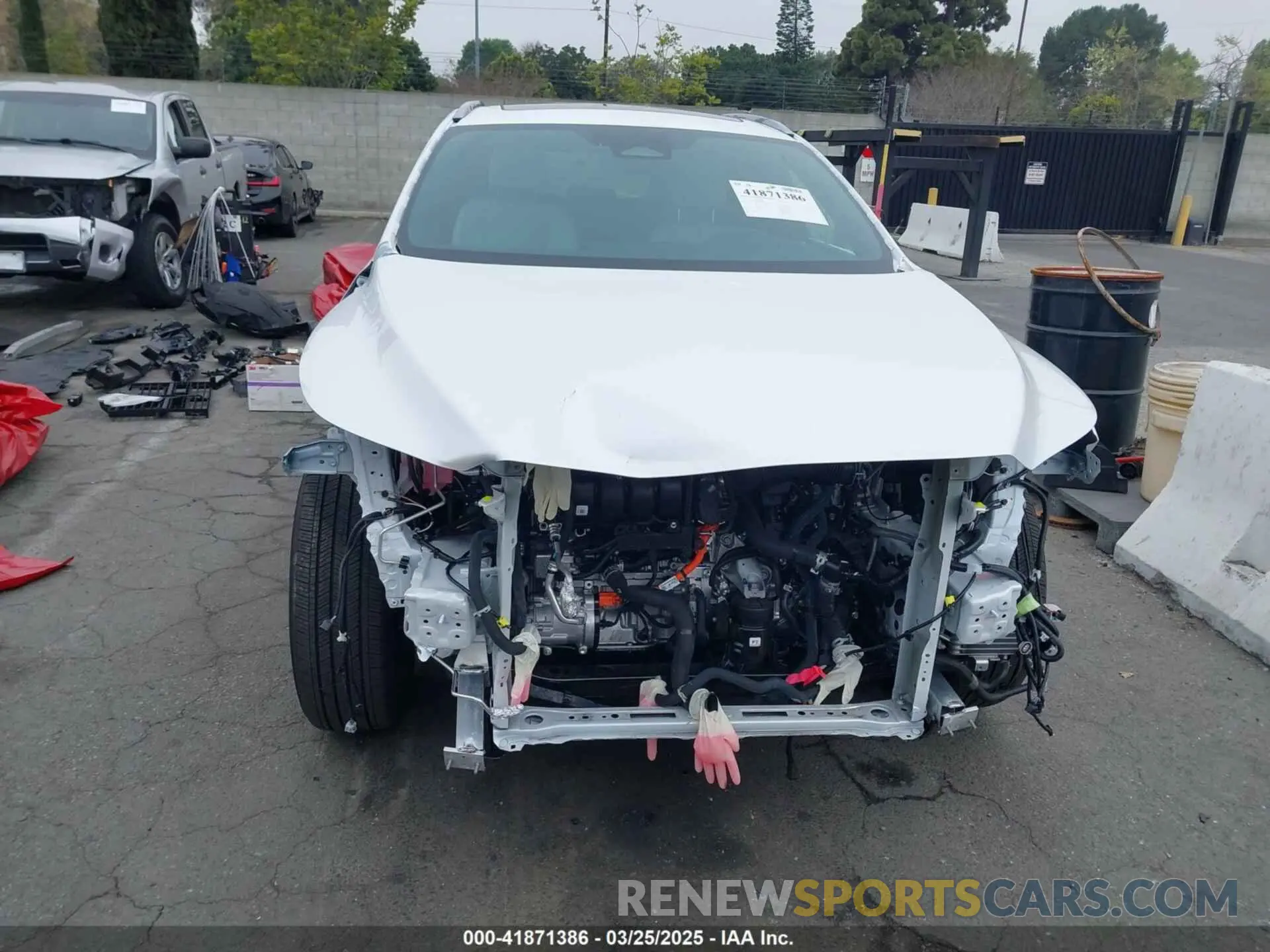 13 fotografías del automóvil dañado 2T2BBMCA7RC062332 LEXUS RX 350H 2024