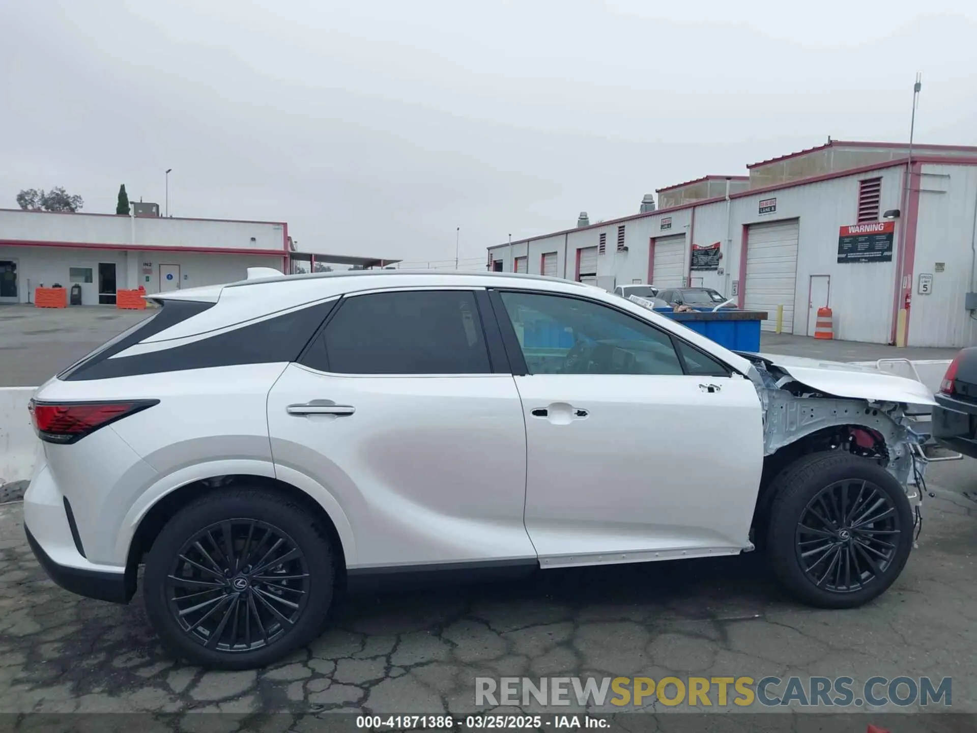 14 fotografías del automóvil dañado 2T2BBMCA7RC062332 LEXUS RX 350H 2024