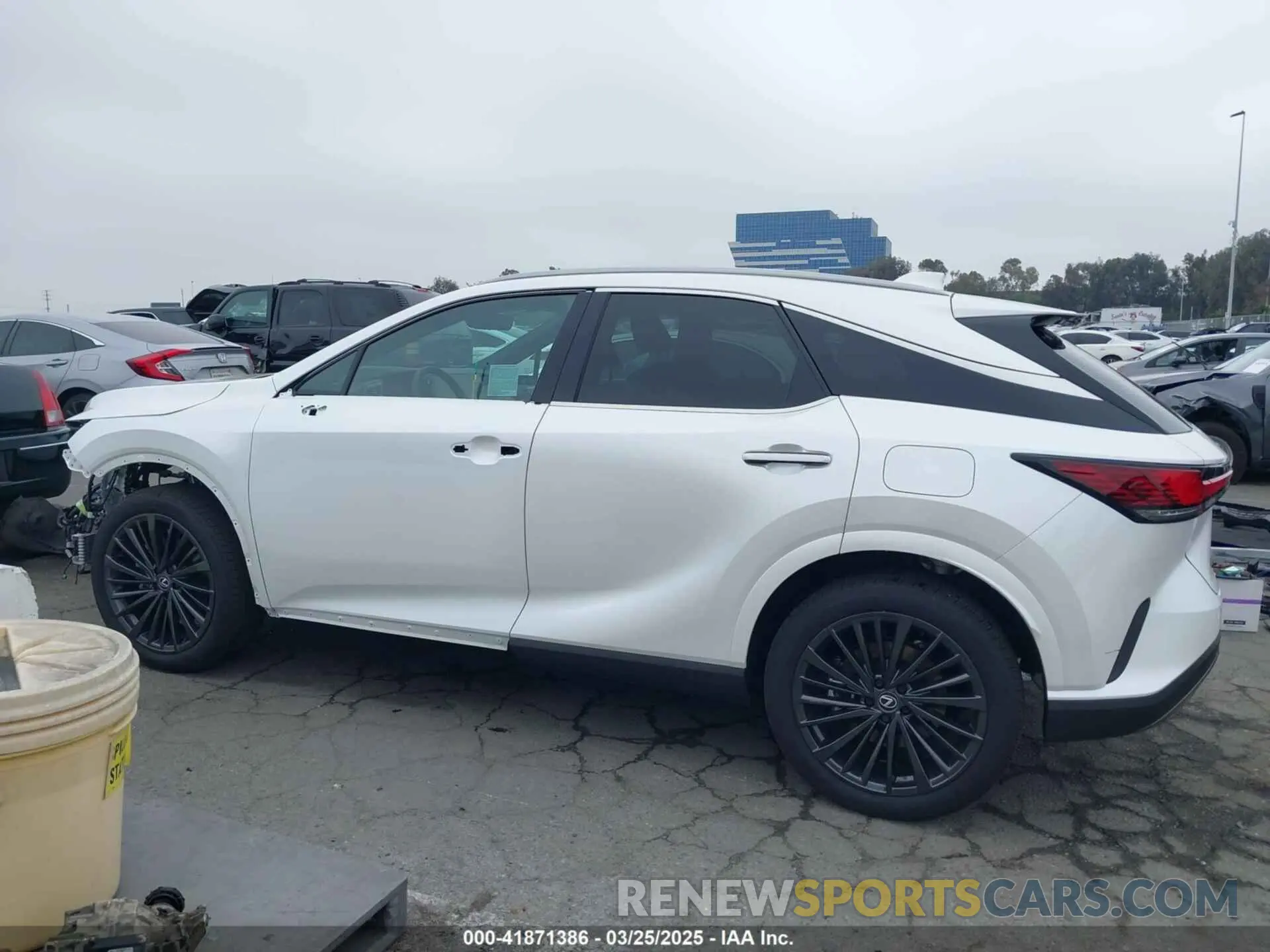 15 fotografías del automóvil dañado 2T2BBMCA7RC062332 LEXUS RX 350H 2024