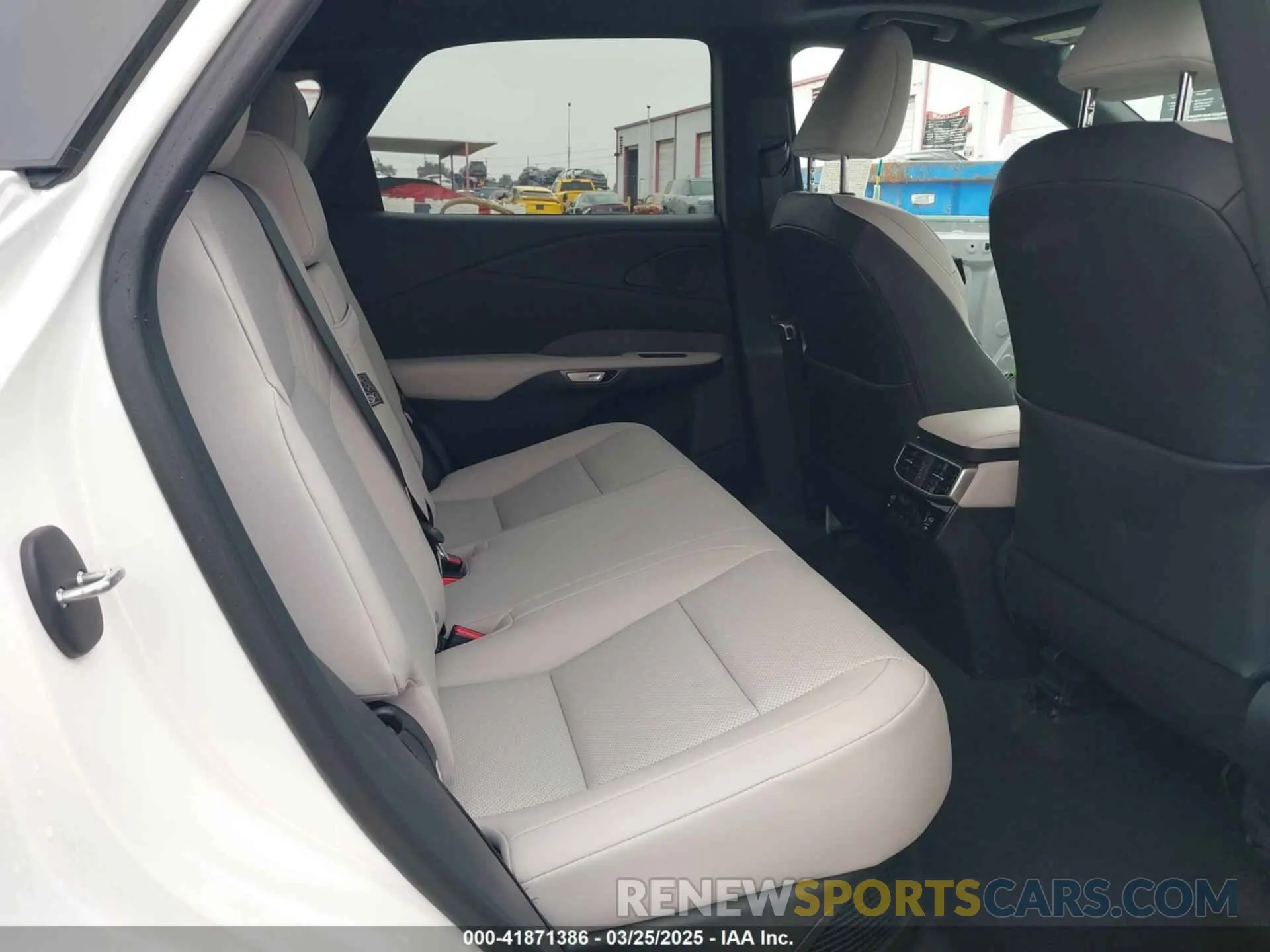 8 fotografías del automóvil dañado 2T2BBMCA7RC062332 LEXUS RX 350H 2024