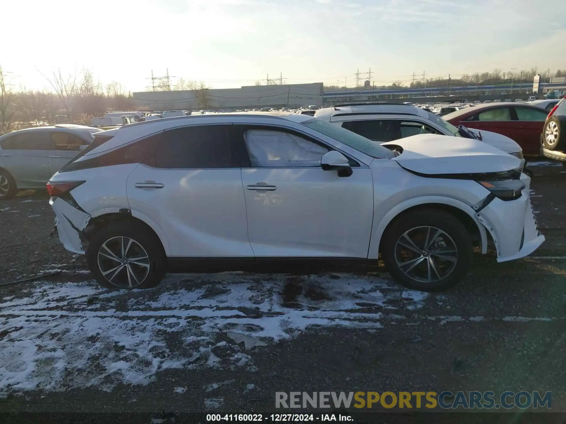 12 fotografías del automóvil dañado 2T2BBMCA8RC055678 LEXUS RX 350H 2024