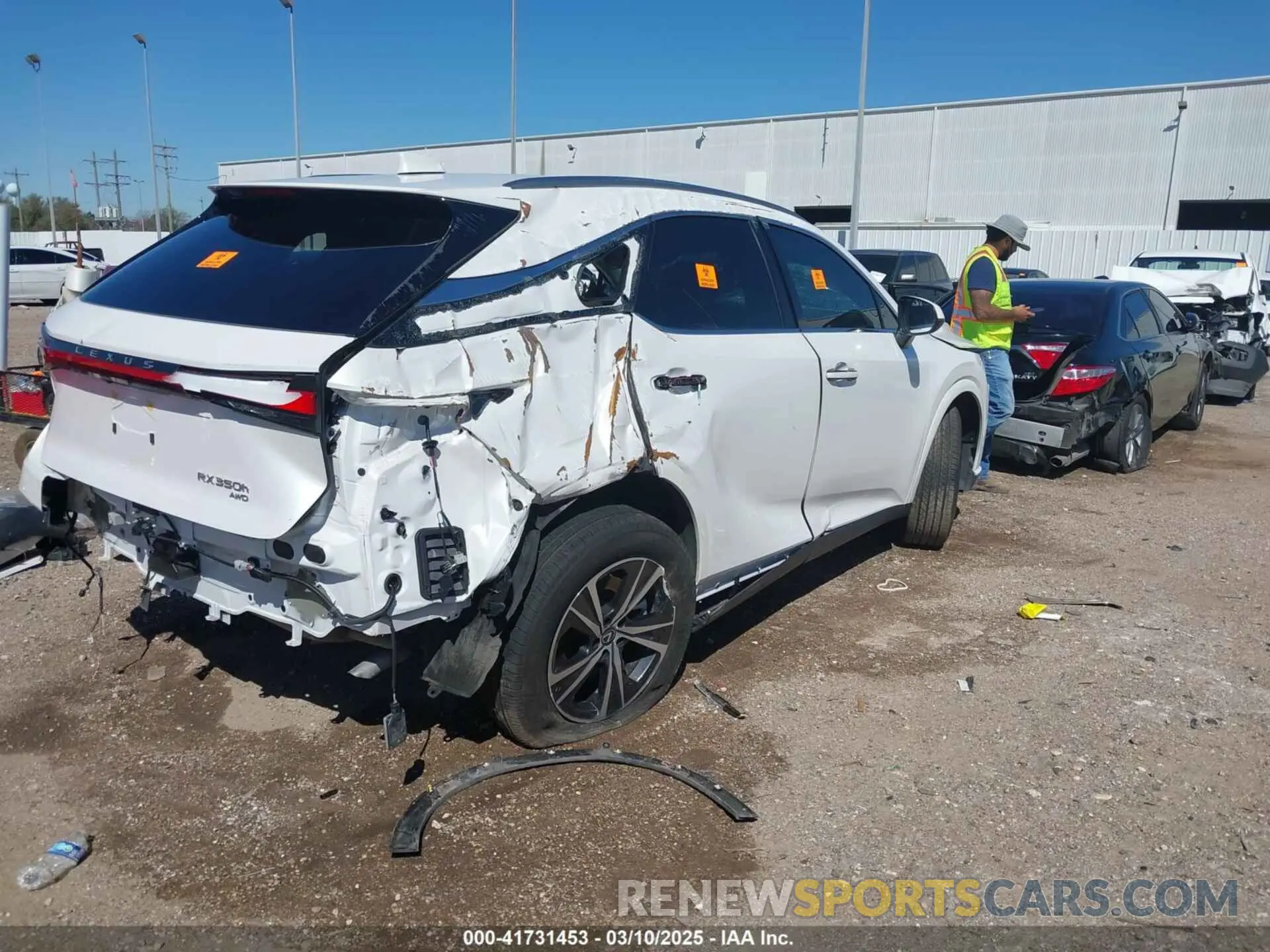 4 fotografías del automóvil dañado 2T2BBMCAXRC061031 LEXUS RX 350H 2024