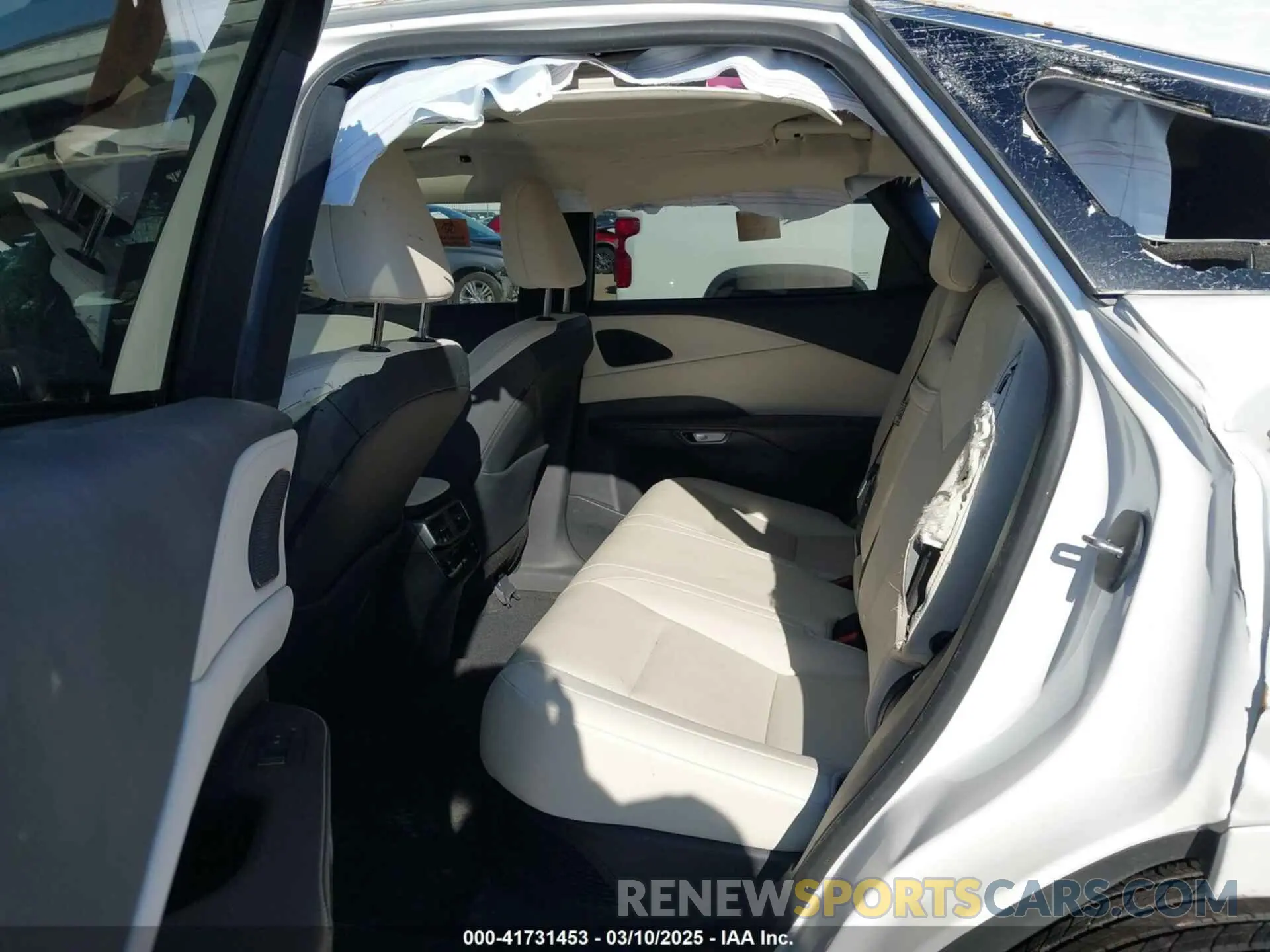 8 fotografías del automóvil dañado 2T2BBMCAXRC061031 LEXUS RX 350H 2024