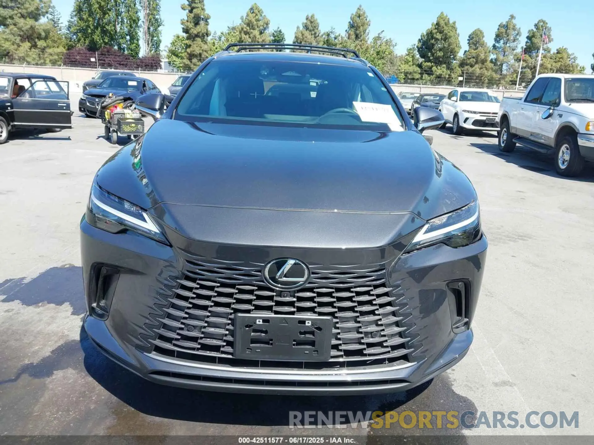 12 fotografías del automóvil dañado 2T2BBMCA8SC070896 LEXUS RX 350H 2025