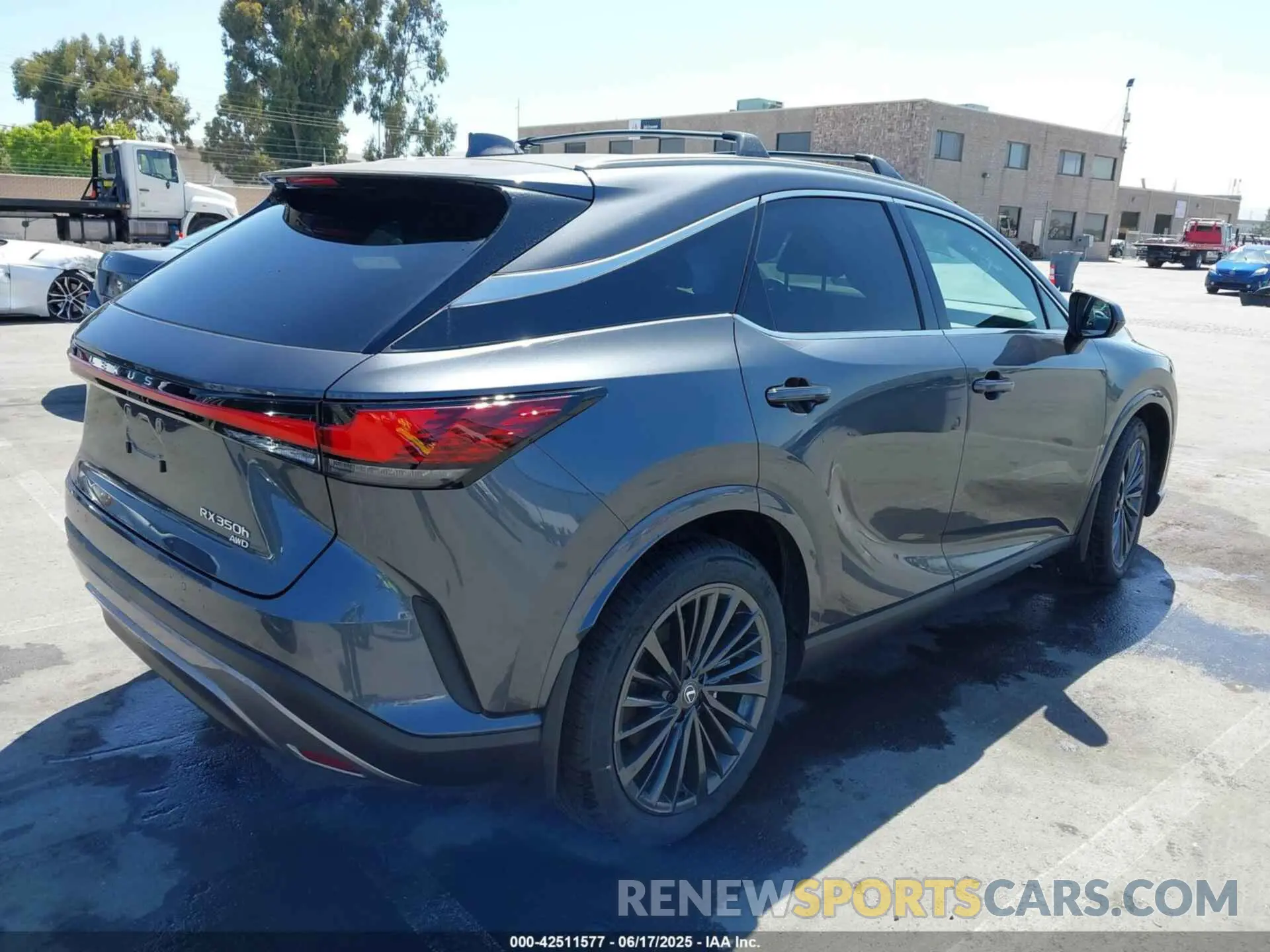 4 fotografías del automóvil dañado 2T2BBMCA8SC070896 LEXUS RX 350H 2025