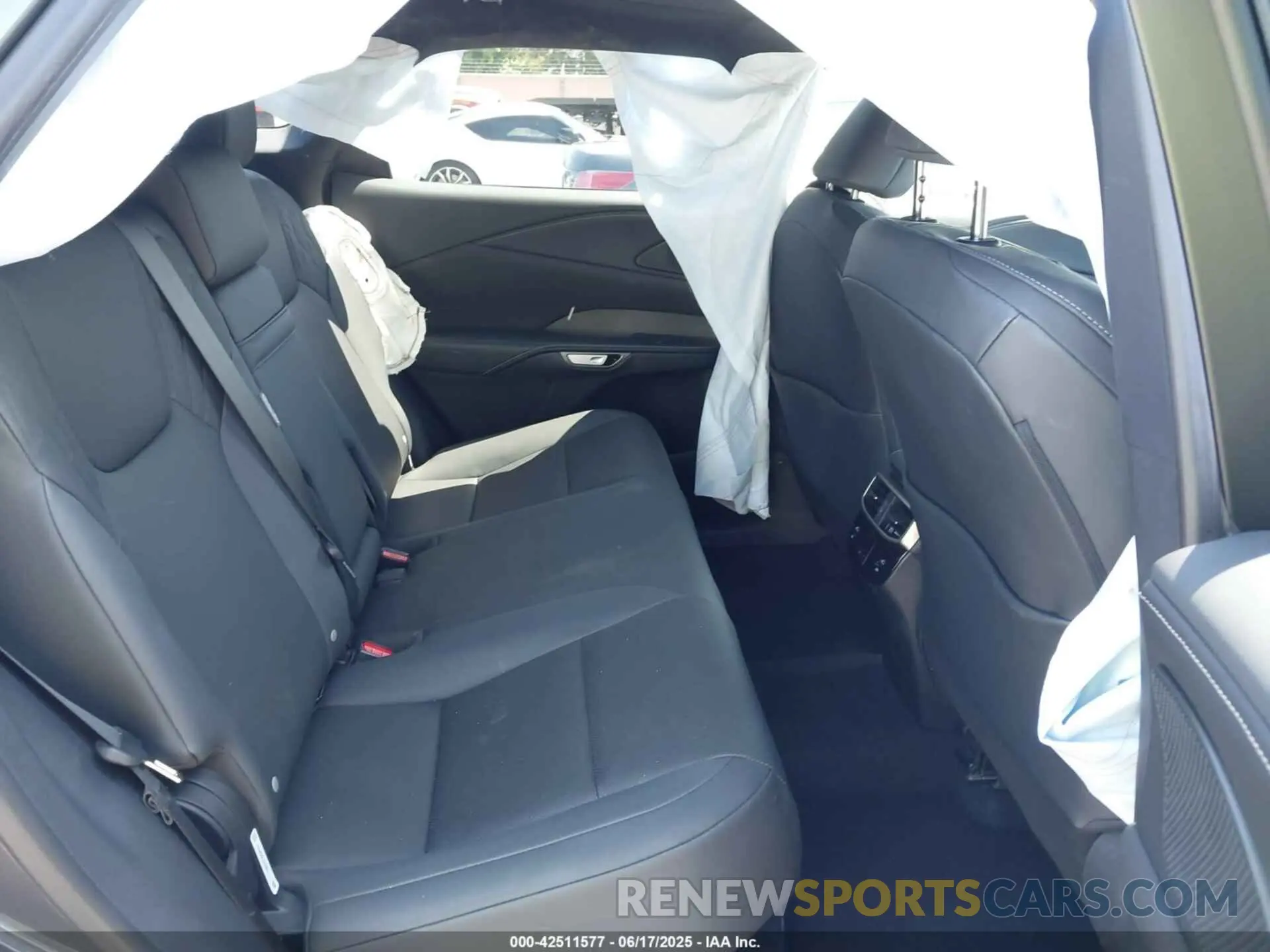 8 fotografías del automóvil dañado 2T2BBMCA8SC070896 LEXUS RX 350H 2025