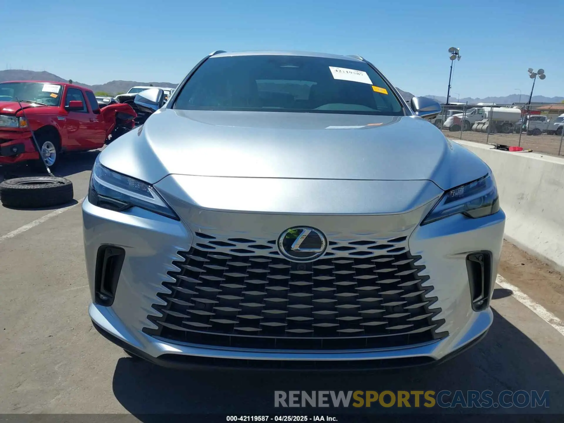 13 fotografías del automóvil dañado 2T2BBMCA8SC077573 LEXUS RX 350H 2025