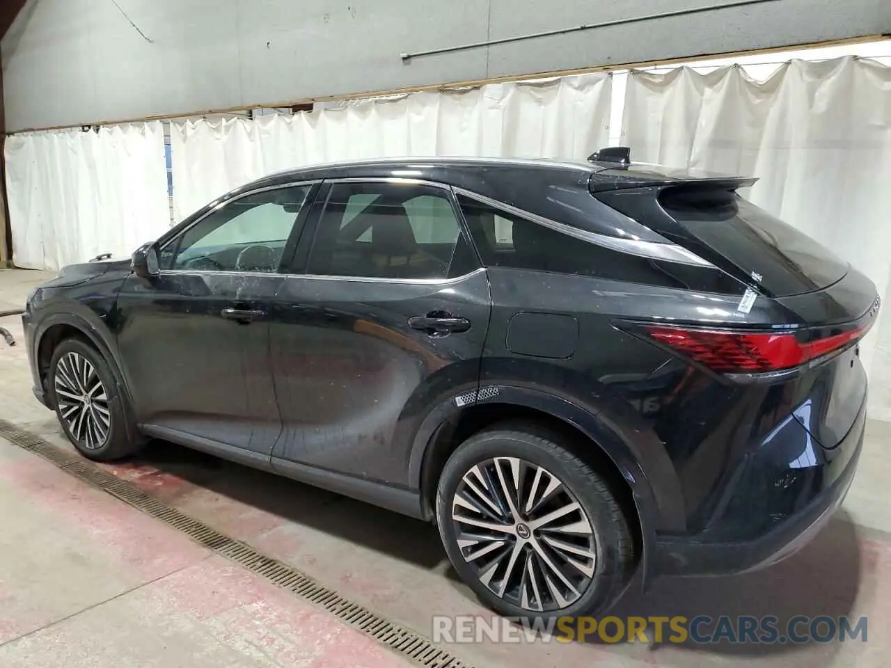2 fotografías del automóvil dañado 2T2BBMCA5PC021520 LEXUS RX 350H BA 2023