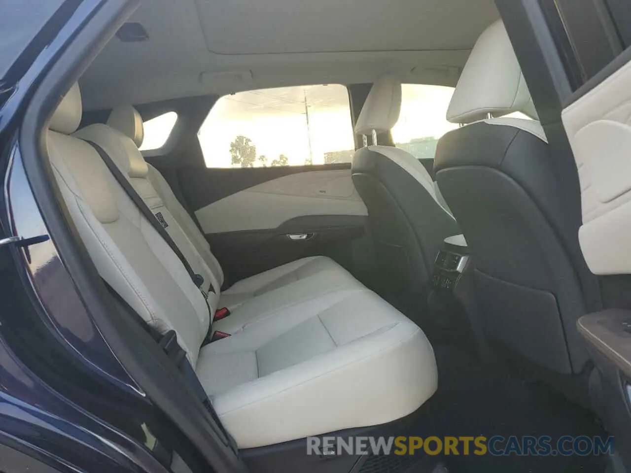 11 fotografías del automóvil dañado 2T2BBMCA4RC032270 LEXUS RX 350H BA 2024