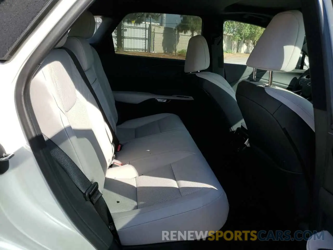 11 fotografías del automóvil dañado 2T2BBMCA8RC028190 LEXUS RX 350H BA 2024