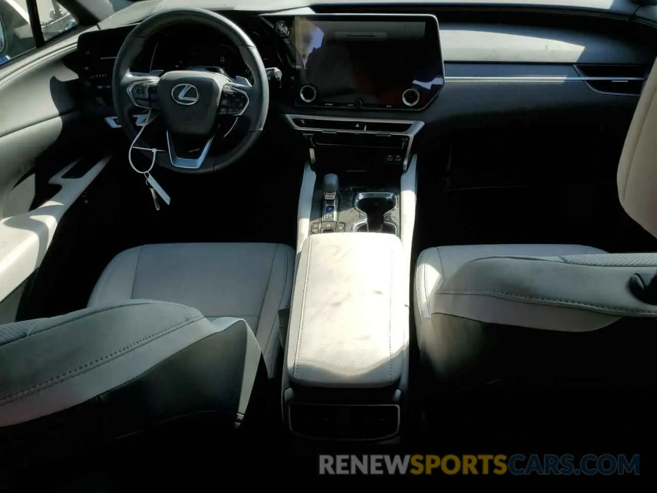 8 fotografías del automóvil dañado 2T2BBMCA8RC028190 LEXUS RX 350H BA 2024