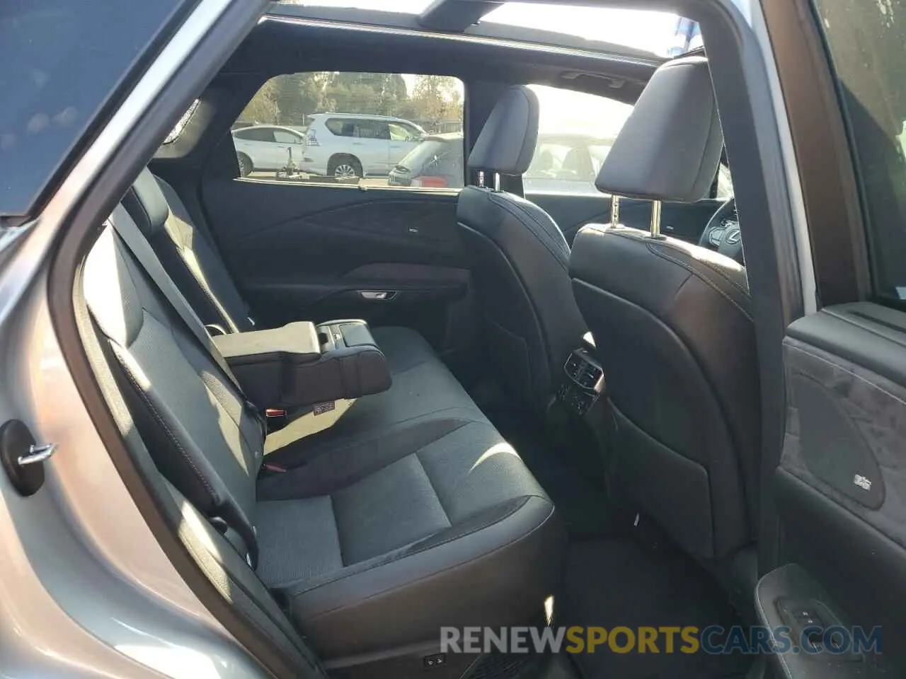 11 fotografías del automóvil dañado 2T2BBMCA9RC026691 LEXUS RX 350H BA 2024