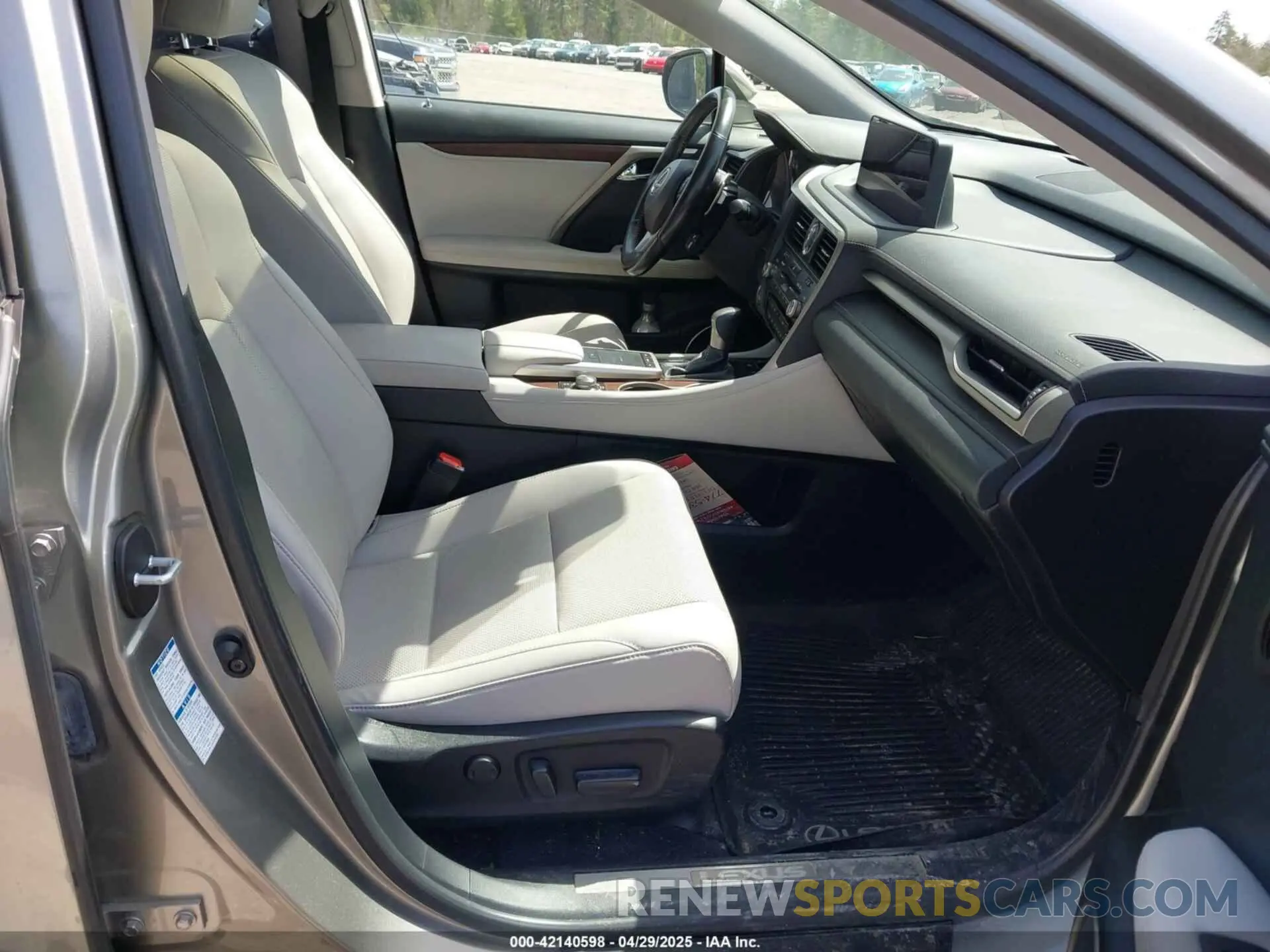 5 fotografías del automóvil dañado JTJHZKFAXL2025840 LEXUS RX 350L 2020
