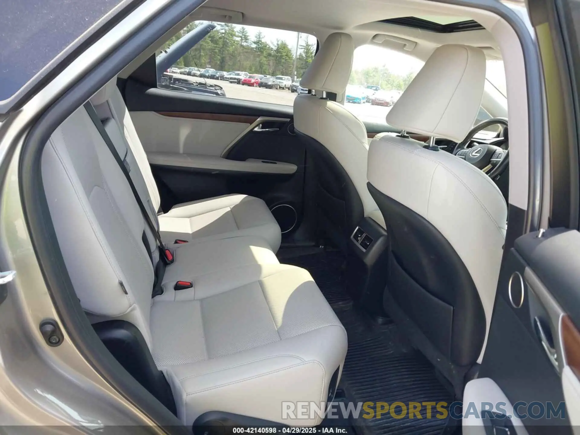 8 fotografías del automóvil dañado JTJHZKFAXL2025840 LEXUS RX 350L 2020