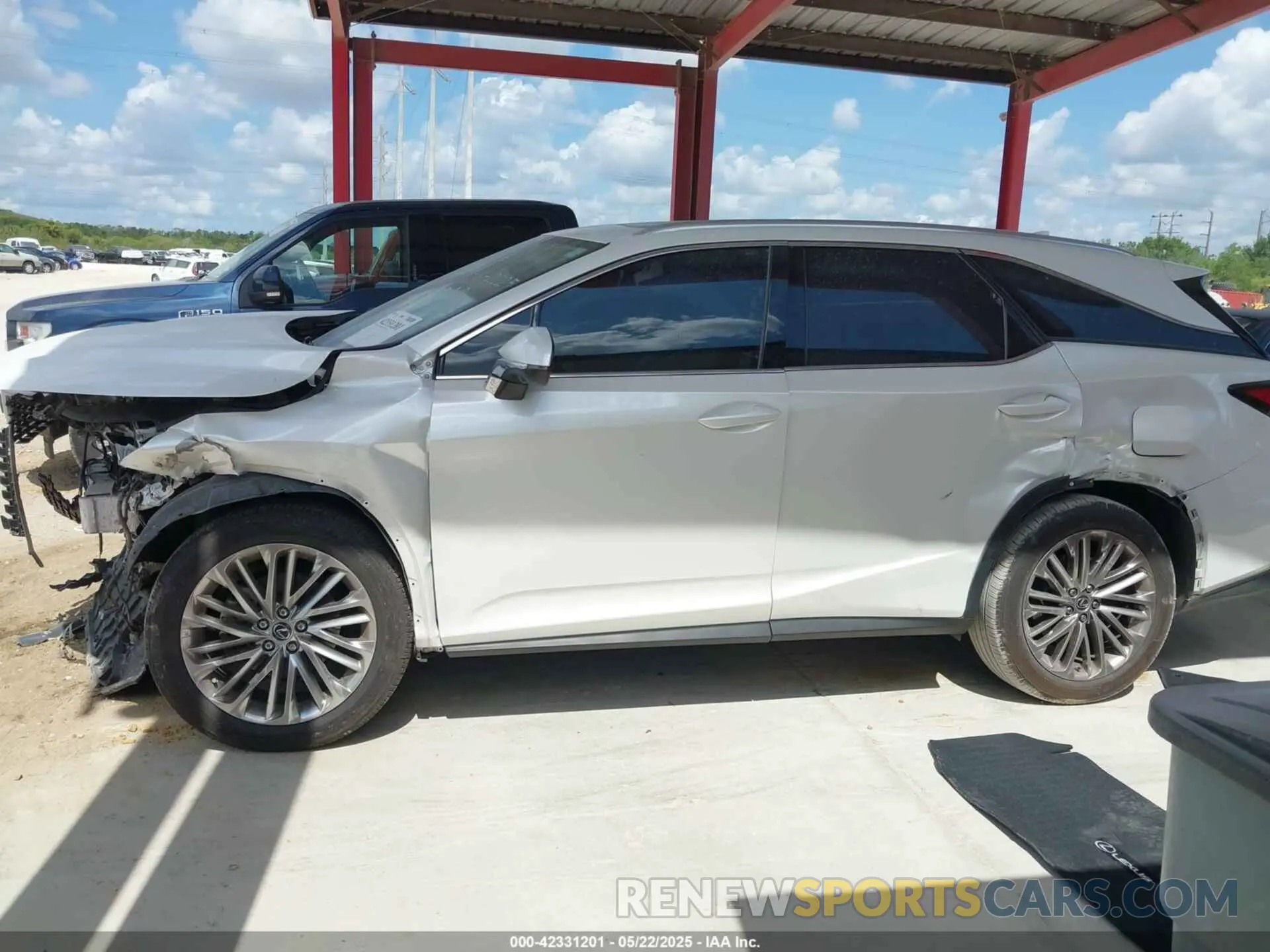 14 fotografías del automóvil dañado JTJJZKEA8N2026796 LEXUS RX 350L 2022