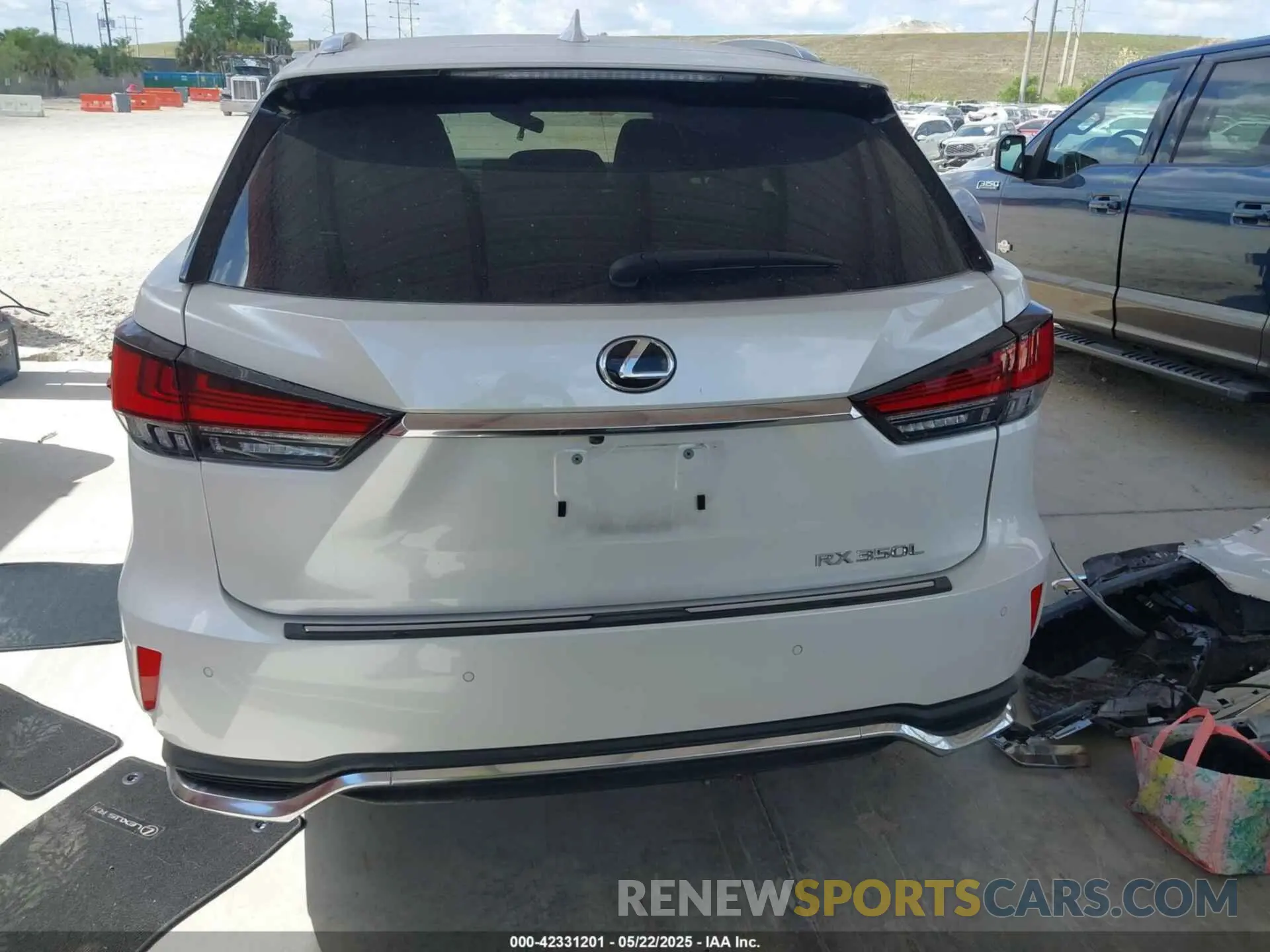 16 fotografías del automóvil dañado JTJJZKEA8N2026796 LEXUS RX 350L 2022