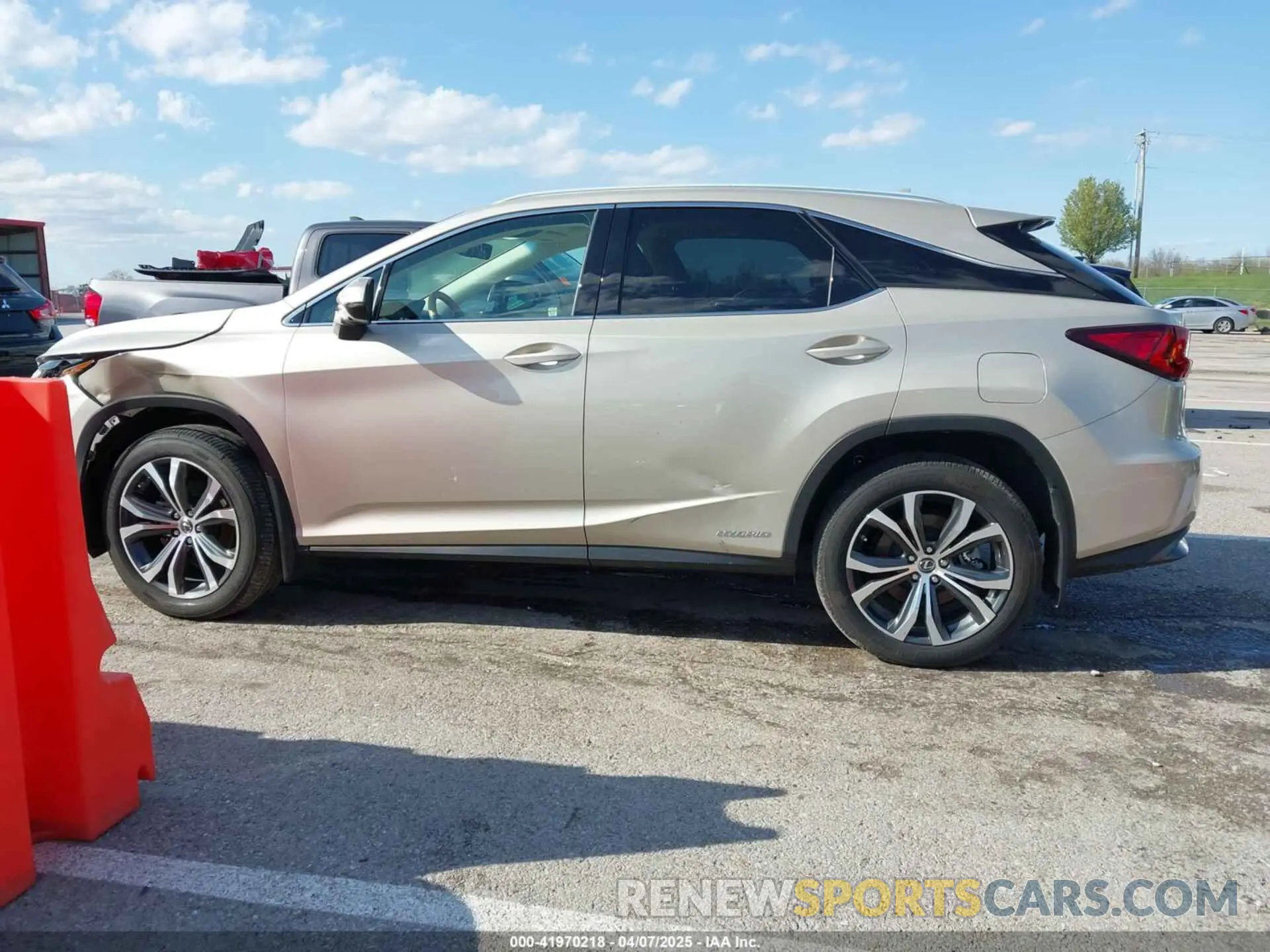 14 fotografías del automóvil dañado 2T2BGMCA3KC040061 LEXUS RX 450H 2019