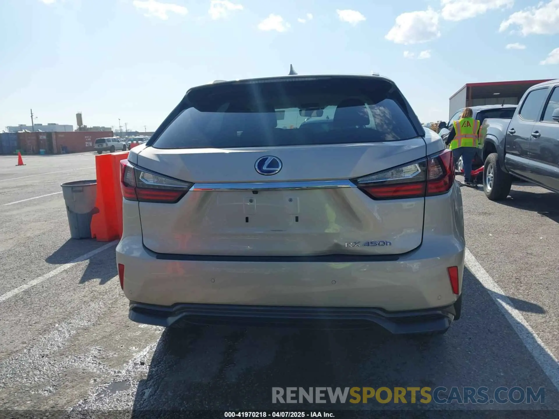 16 fotografías del automóvil dañado 2T2BGMCA3KC040061 LEXUS RX 450H 2019