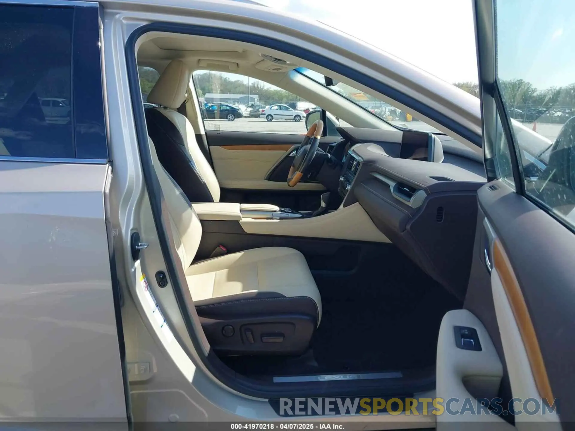5 fotografías del automóvil dañado 2T2BGMCA3KC040061 LEXUS RX 450H 2019