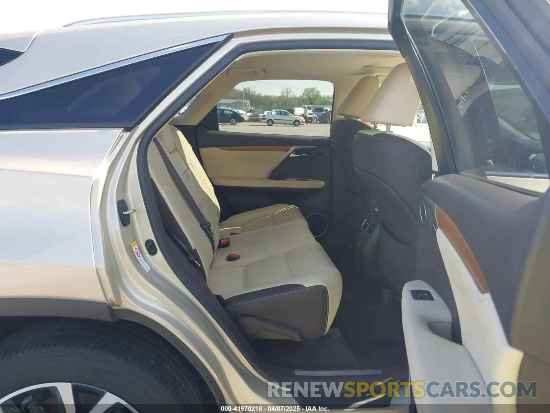 8 fotografías del automóvil dañado 2T2BGMCA3KC040061 LEXUS RX 450H 2019