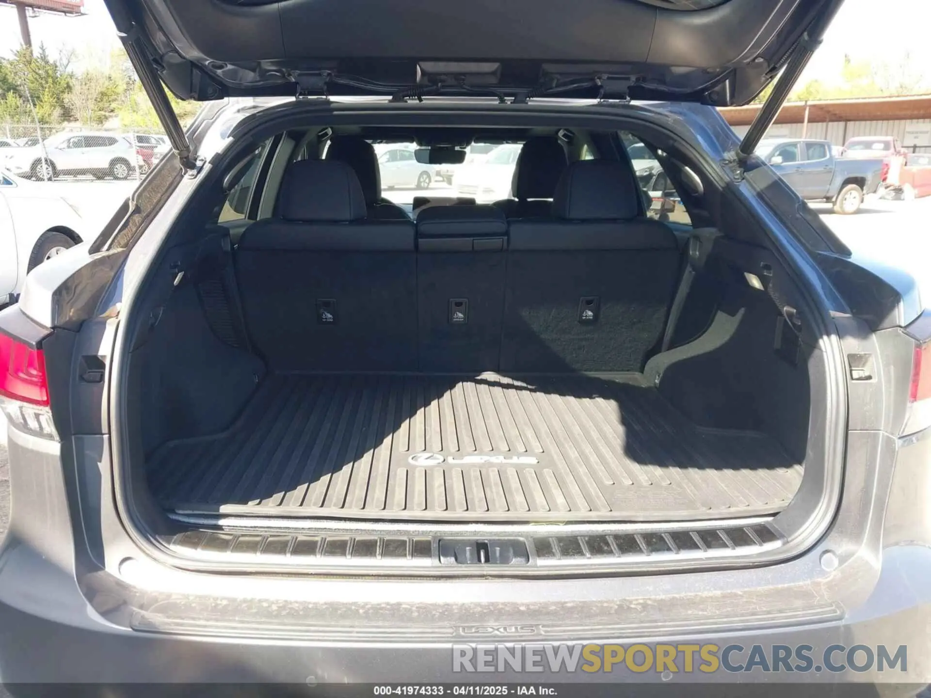 17 fotografías del automóvil dañado 2T2YGMDA4LC055002 LEXUS RX 450H 2020