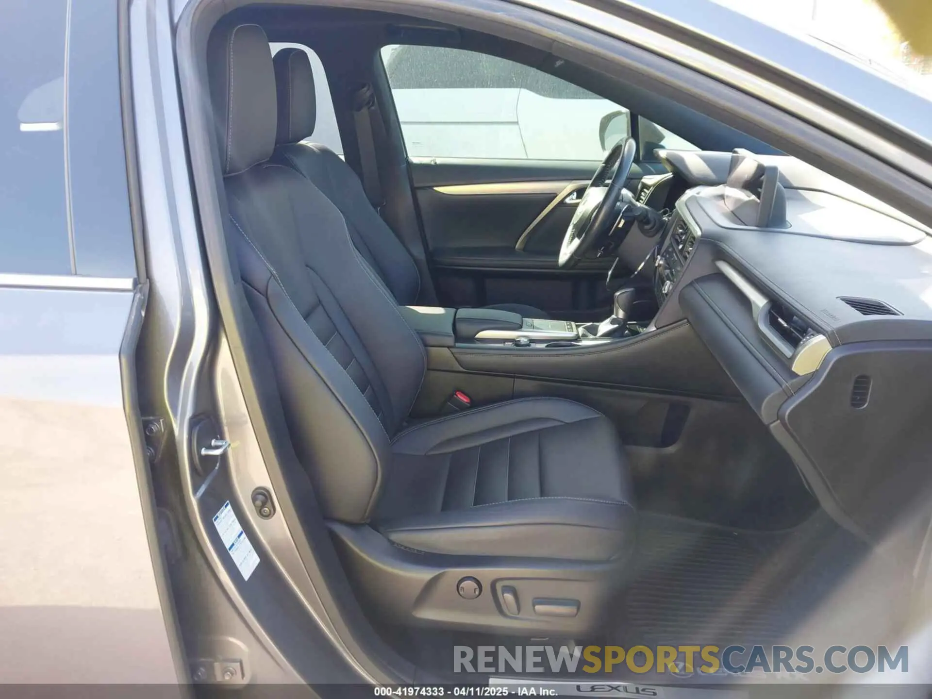 5 fotografías del automóvil dañado 2T2YGMDA4LC055002 LEXUS RX 450H 2020