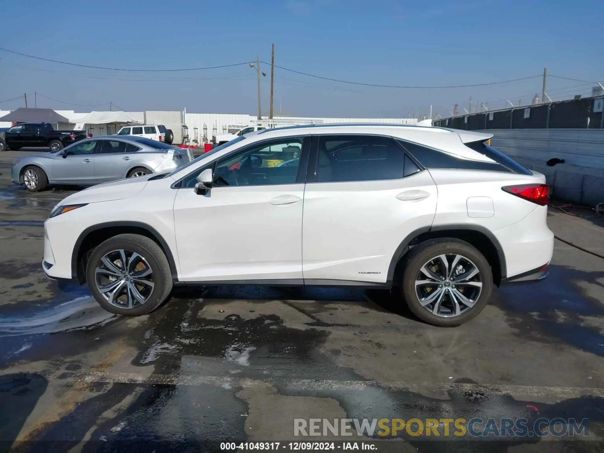 13 fotografías del automóvil dañado 2T2HGMDA3NC085353 LEXUS RX 450H 2022