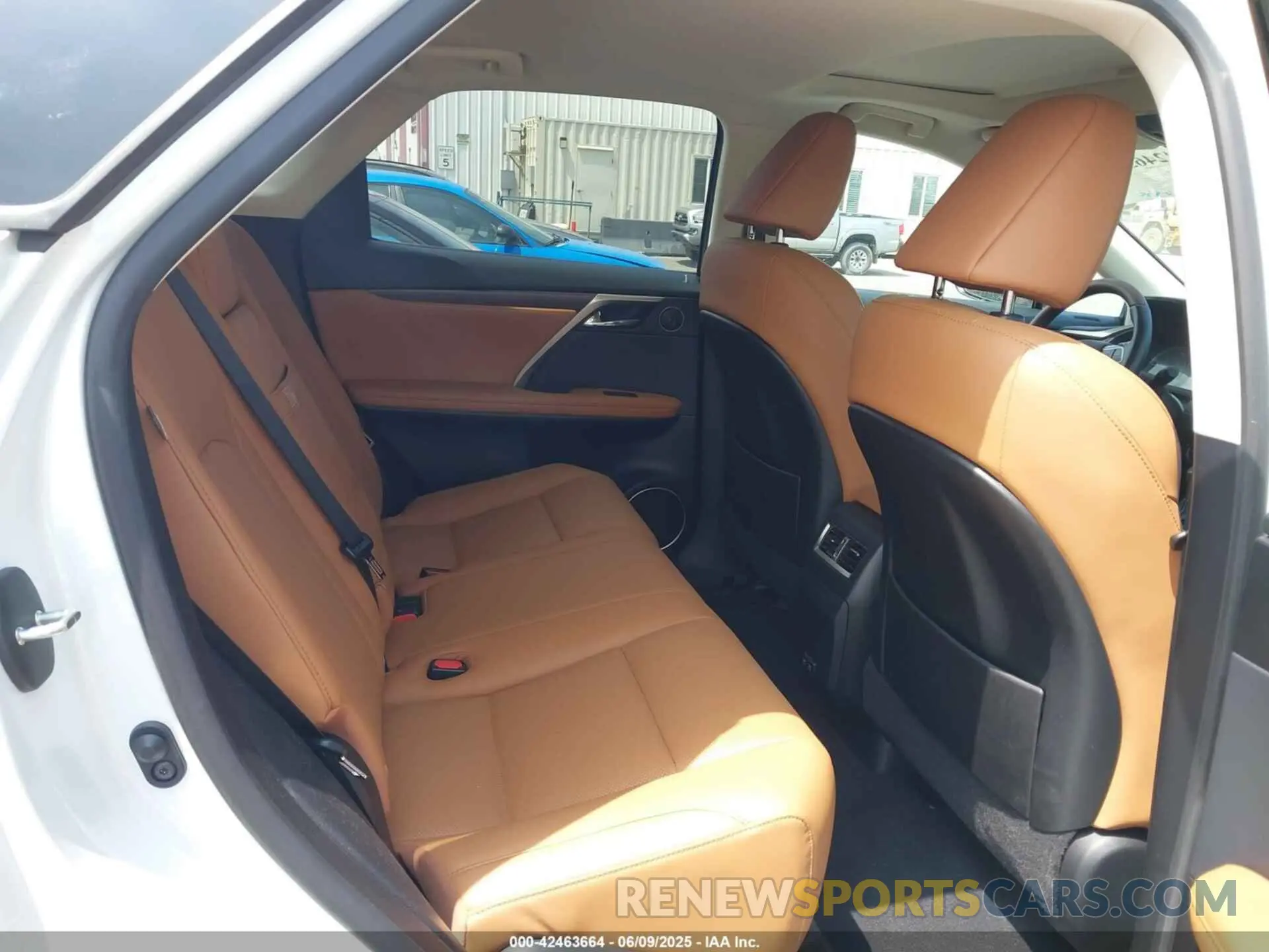 8 fotografías del automóvil dañado 2T2HGMDA7NC074100 LEXUS RX 450H 2022