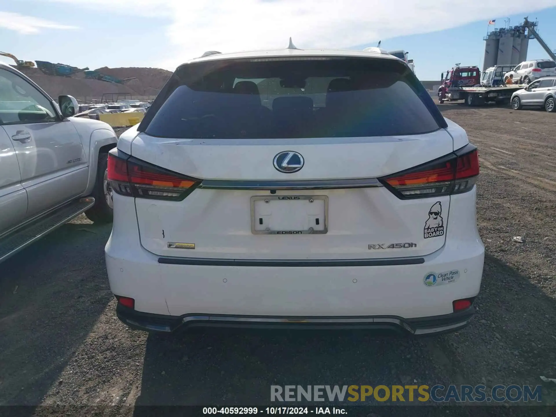 16 fotografías del automóvil dañado 2T2YGMDA5NC078274 LEXUS RX 450H 2022