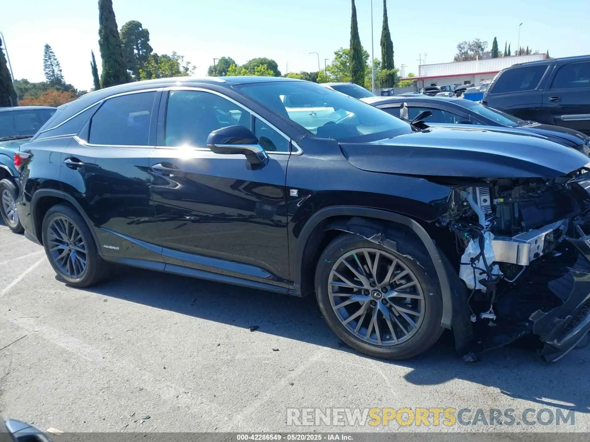 14 fotografías del automóvil dañado 2T2YGMDA8NC082951 LEXUS RX 450H 2022