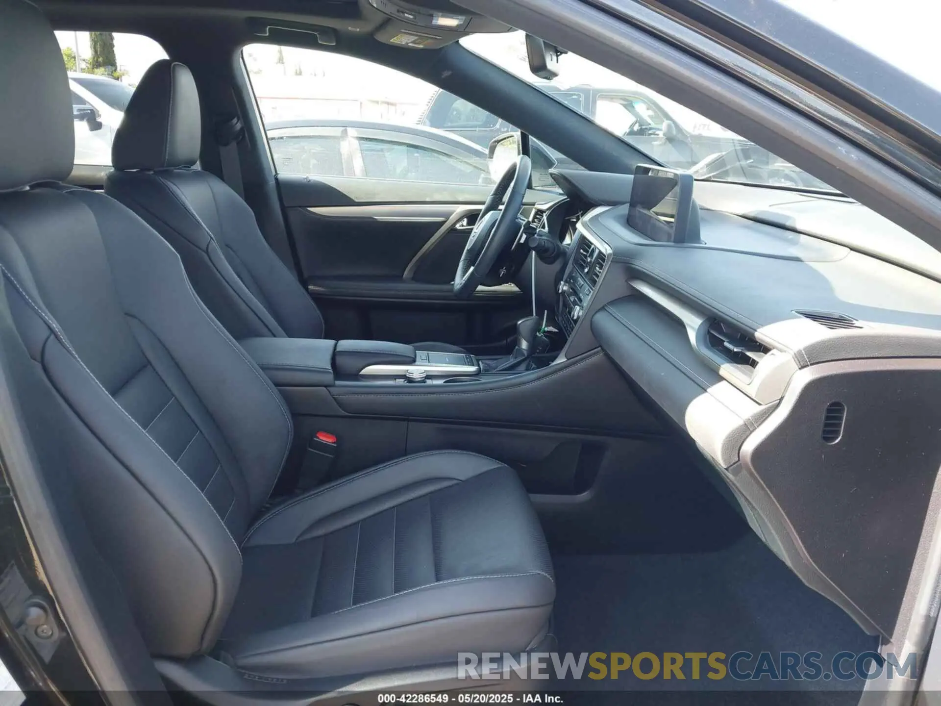 5 fotografías del automóvil dañado 2T2YGMDA8NC082951 LEXUS RX 450H 2022