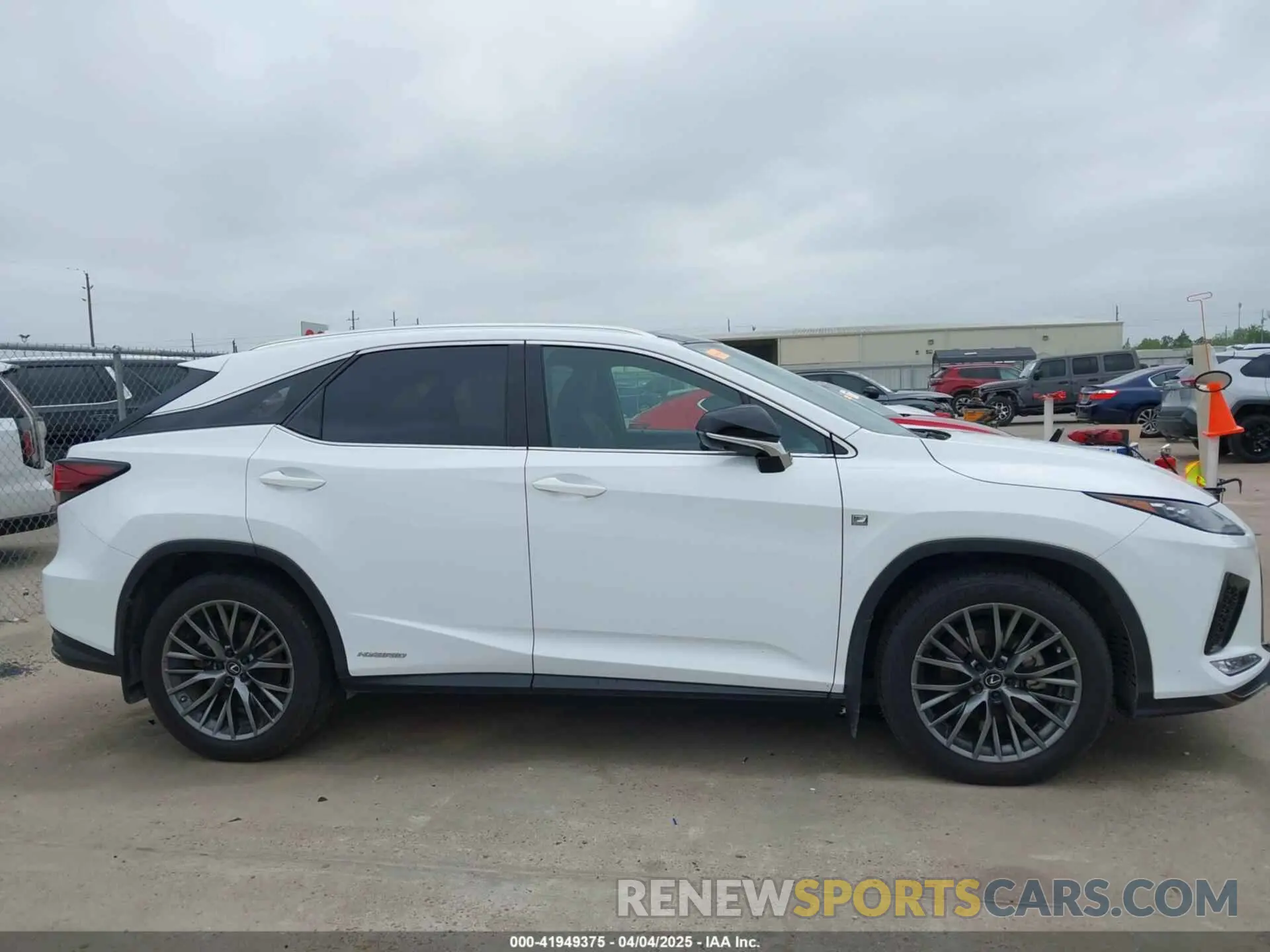 13 fotografías del automóvil dañado 2T2YGMDA8NC091665 LEXUS RX 450H 2022