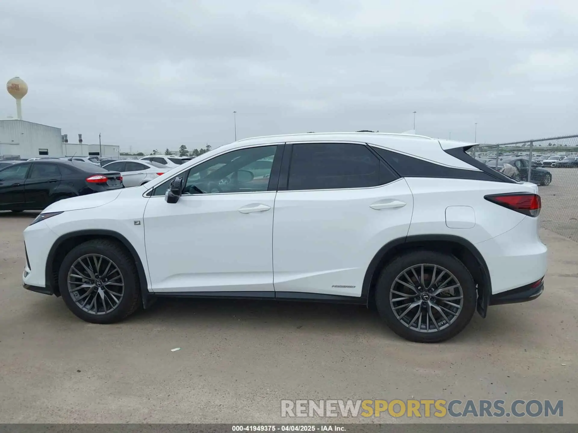 14 fotografías del automóvil dañado 2T2YGMDA8NC091665 LEXUS RX 450H 2022
