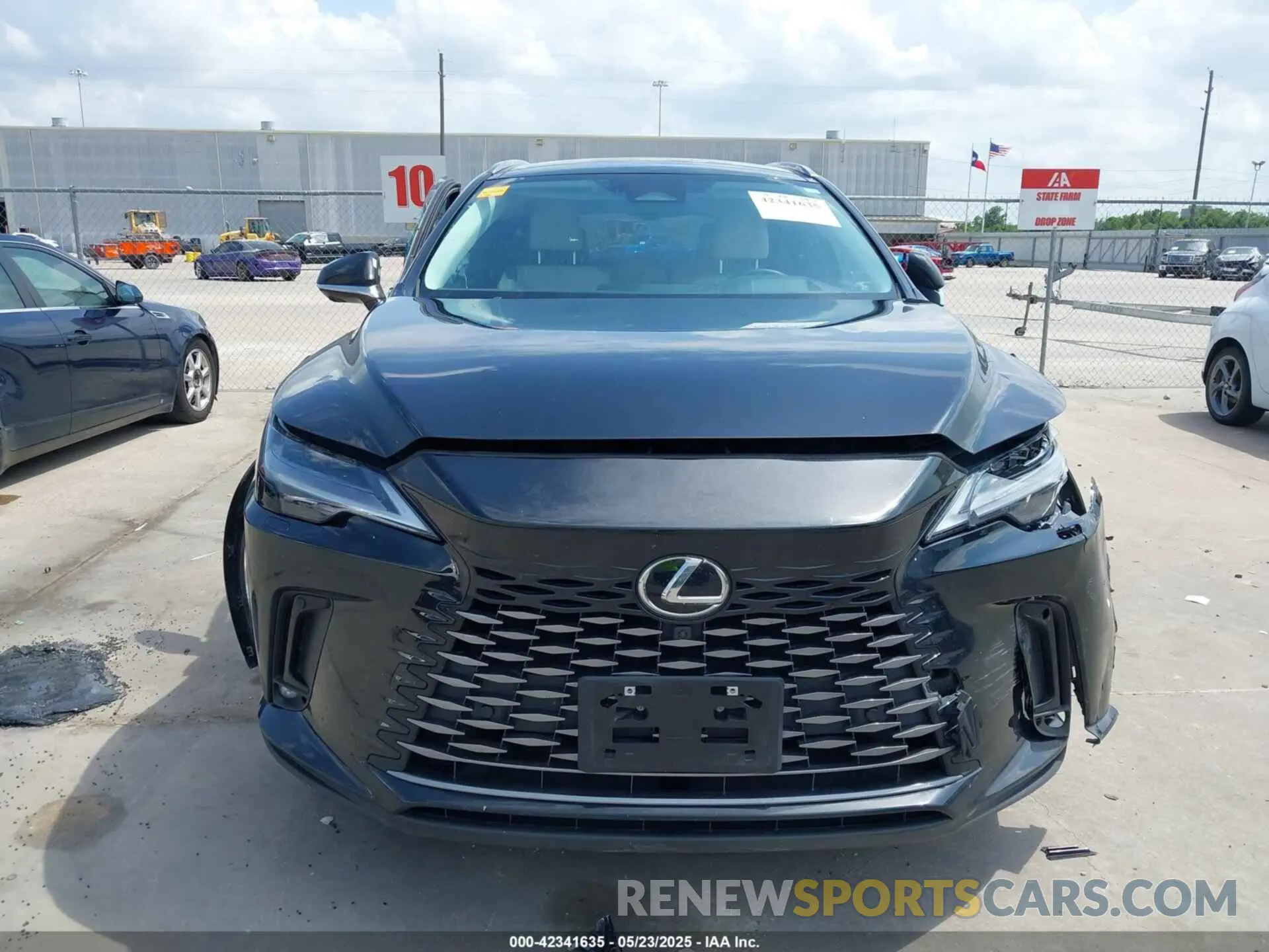 12 fotografías del automóvil dañado JTJCJMGA2R2011919 LEXUS RX 450H+ 2024