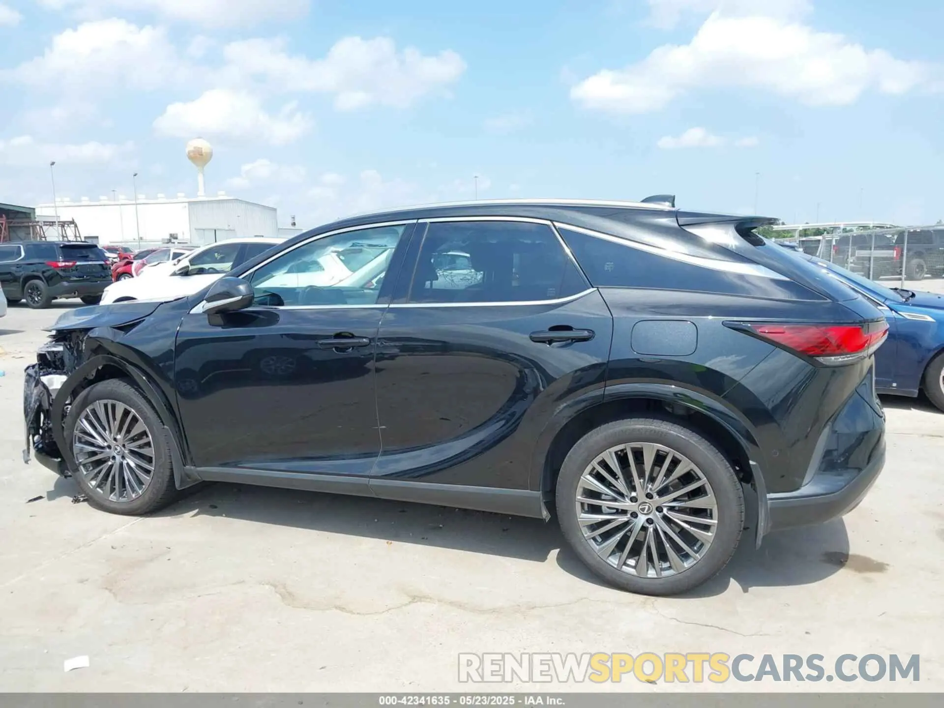 14 fotografías del automóvil dañado JTJCJMGA2R2011919 LEXUS RX 450H+ 2024