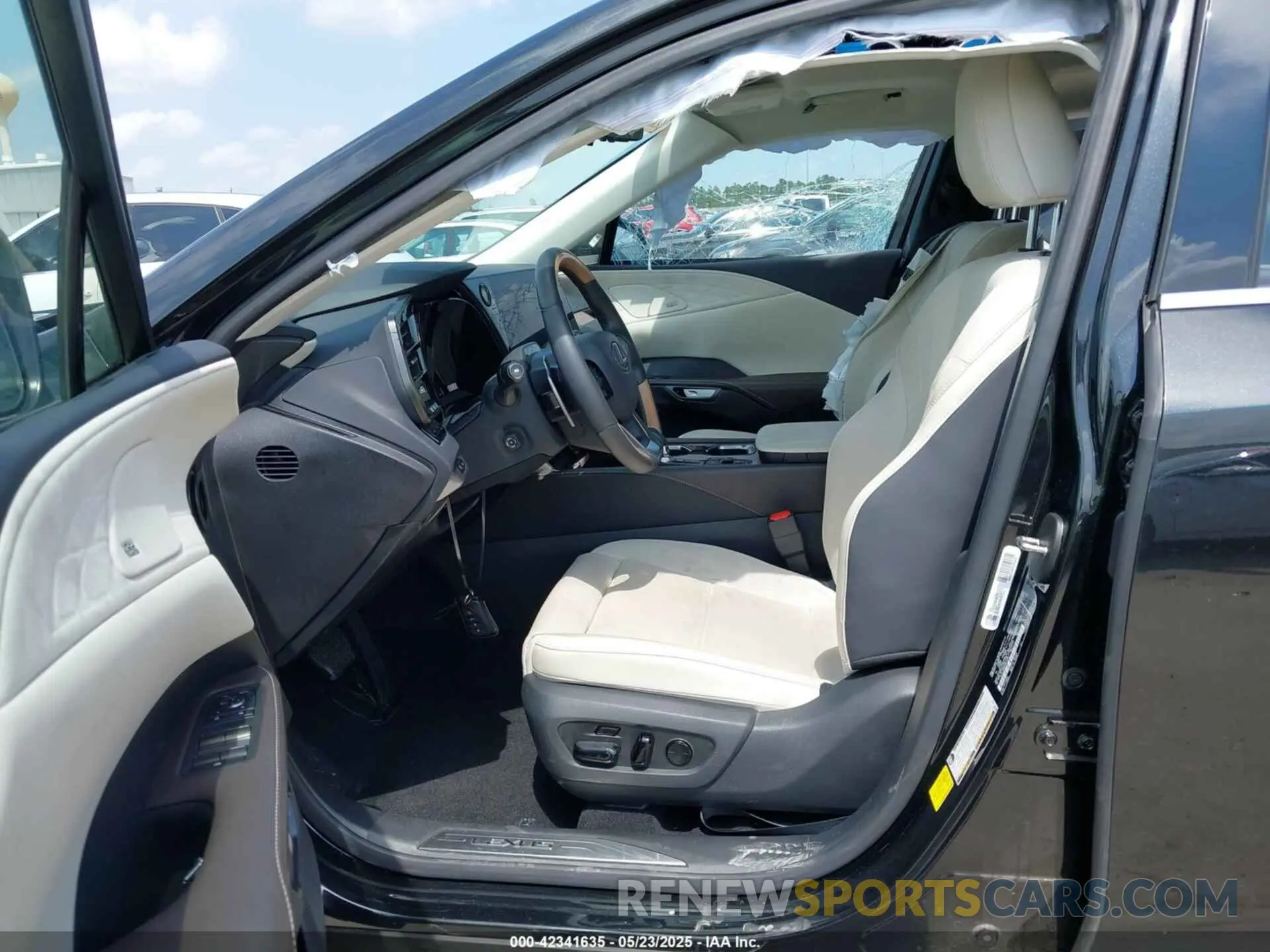5 fotografías del automóvil dañado JTJCJMGA2R2011919 LEXUS RX 450H+ 2024