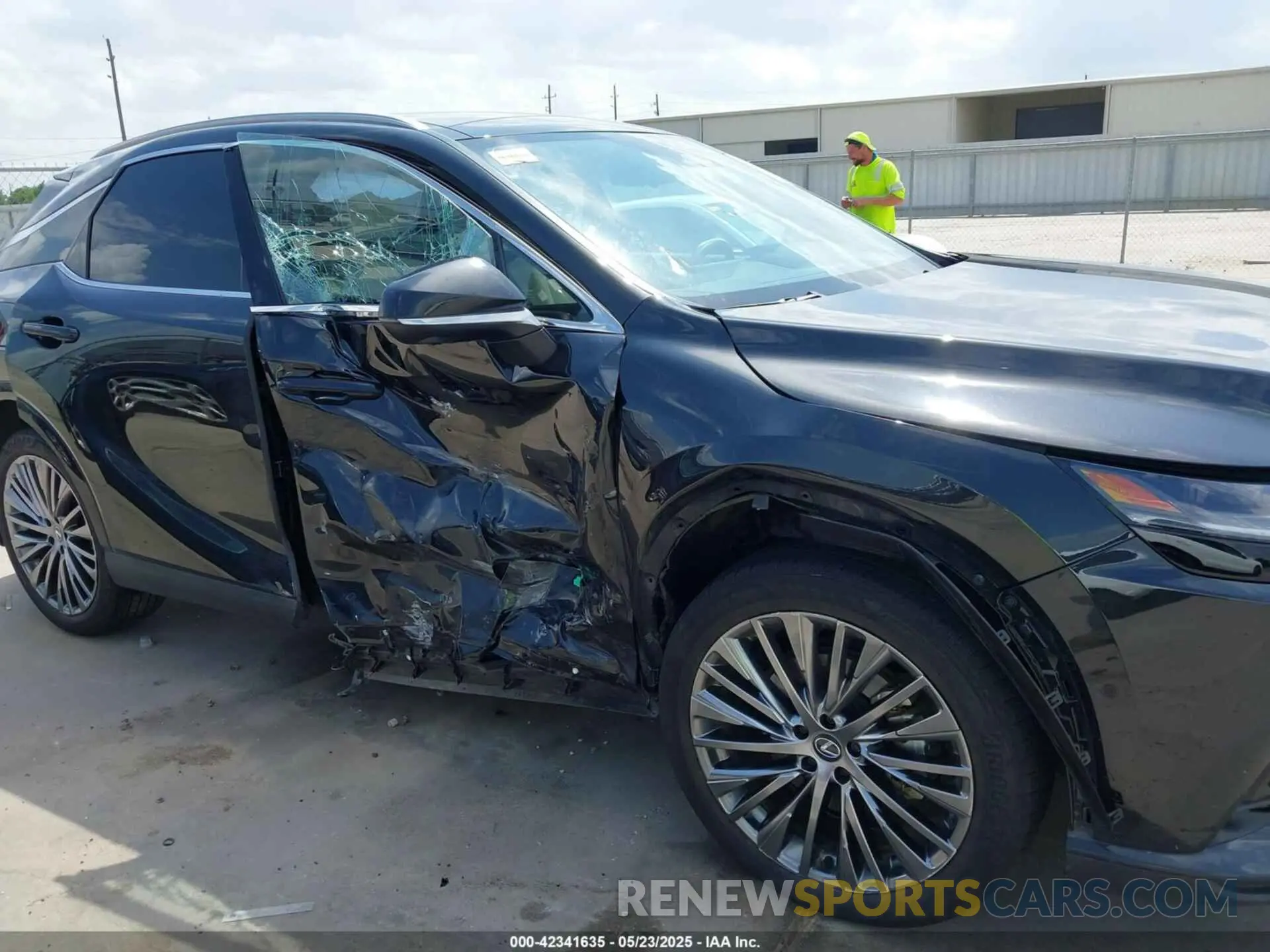6 fotografías del automóvil dañado JTJCJMGA2R2011919 LEXUS RX 450H+ 2024