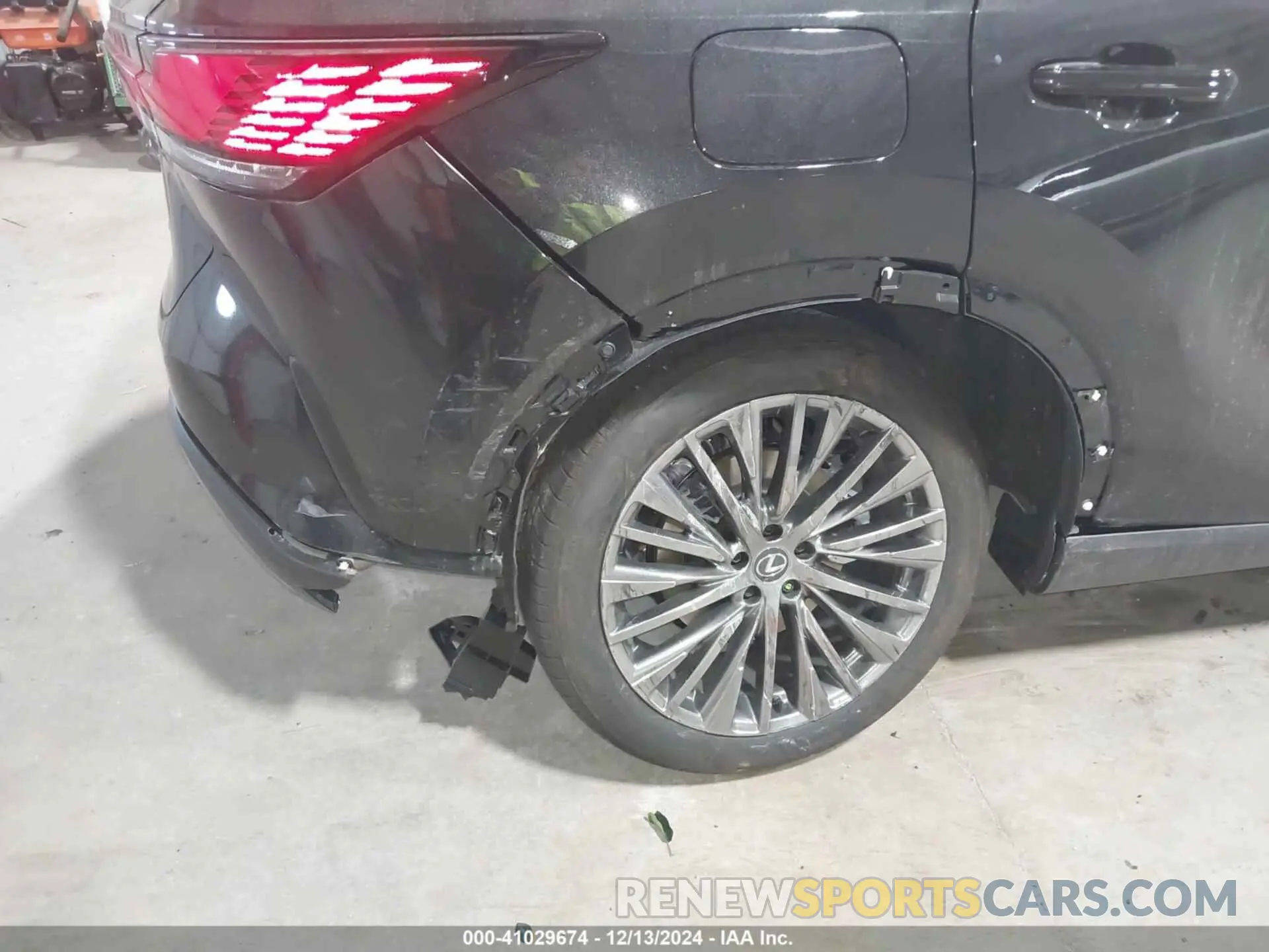 6 fotografías del automóvil dañado JTJCJMGA8R2019619 LEXUS RX 450H+ 2024