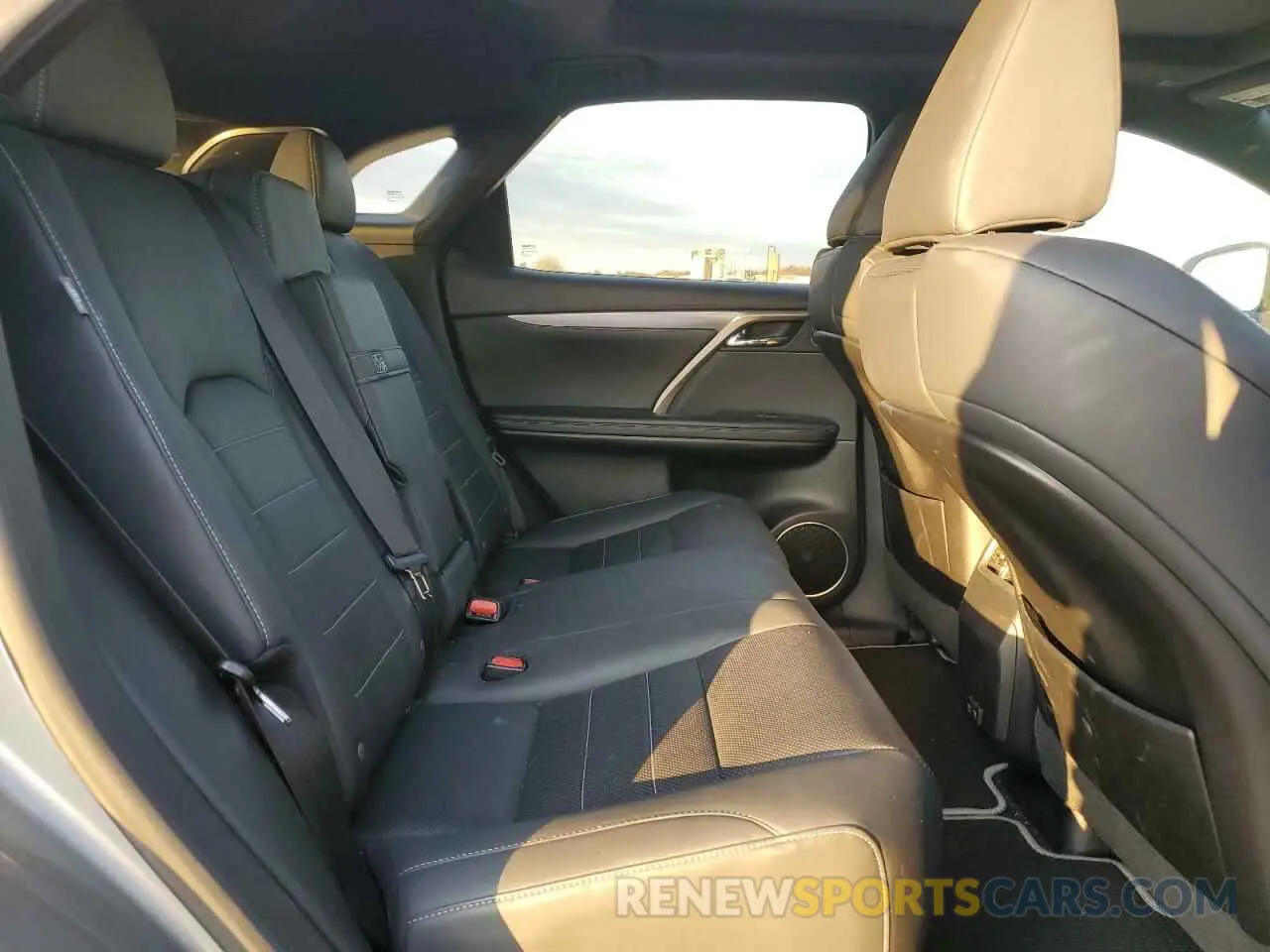 11 fotografías del automóvil dañado 2T2YGMDAXNC080182 LEXUS RX 450H F 2022