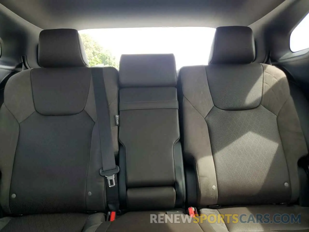 10 fotografías del automóvil dañado JTJCJMGA2R2012259 LEXUS RX 450H+ L 2024