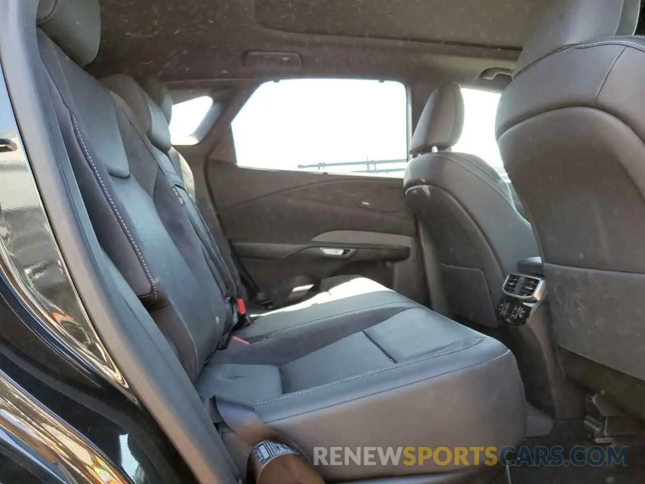 11 fotografías del automóvil dañado JTJCJMGA2R2021916 LEXUS RX 450H+ L 2024