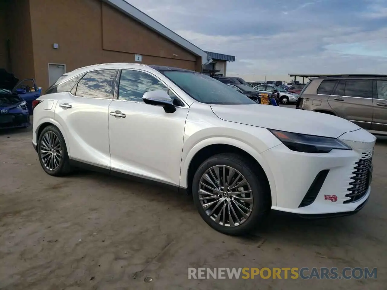 4 fotografías del automóvil dañado JTJCJMGA3R2013100 LEXUS RX 450H+ L 2024