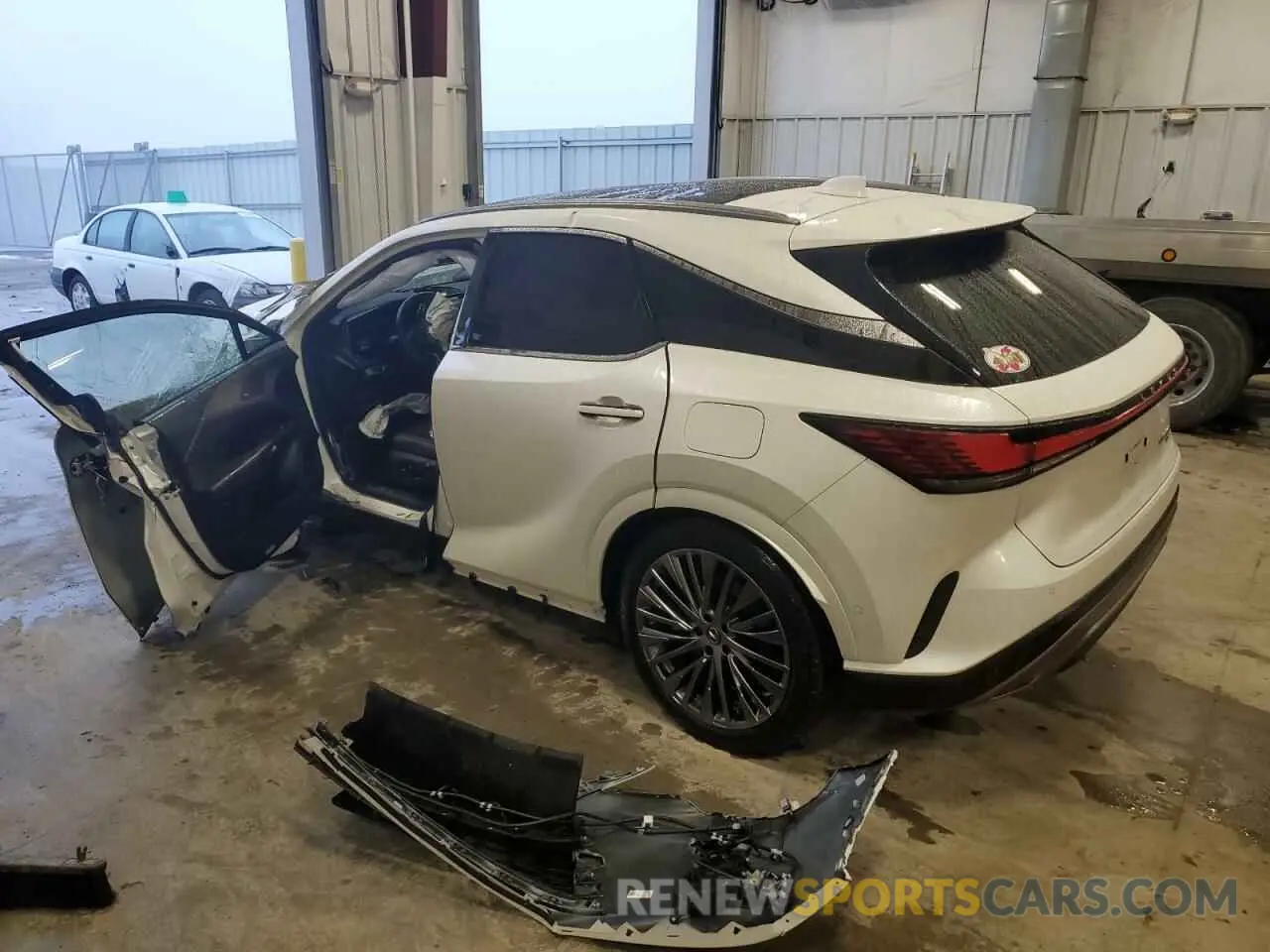 2 fotografías del automóvil dañado JTJCJMGA9R2015210 LEXUS RX 450H+ L 2024