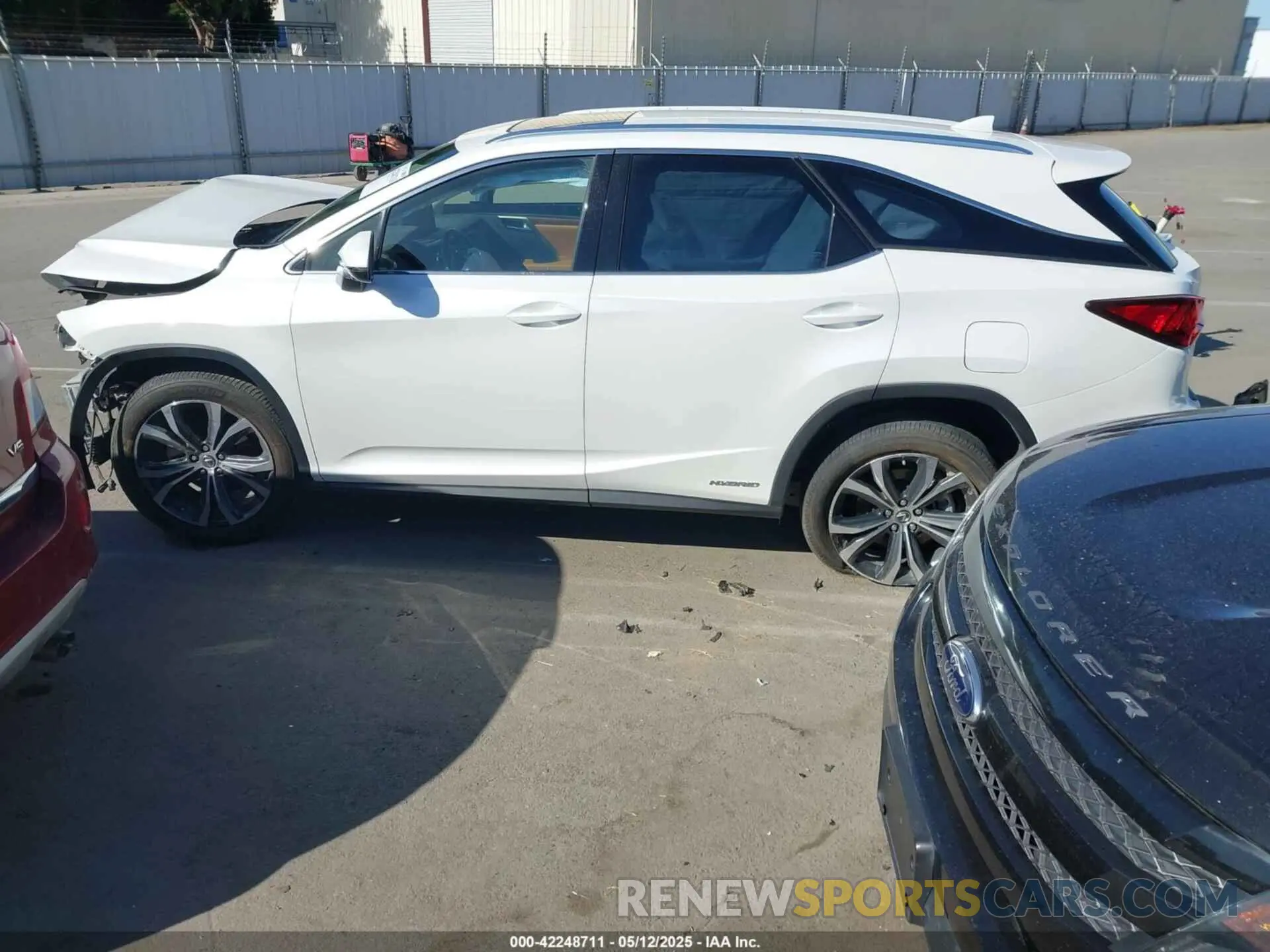 14 fotografías del automóvil dañado JTJHGKFA5M2020102 LEXUS RX 450HL 2021