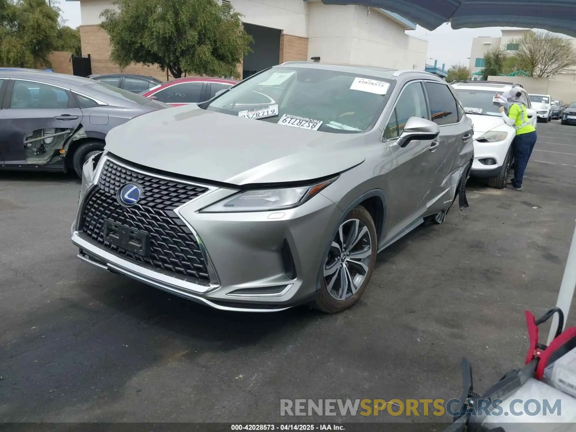 2 fotografías del automóvil dañado JTJHGKFA8M2015993 LEXUS RX 450HL 2021