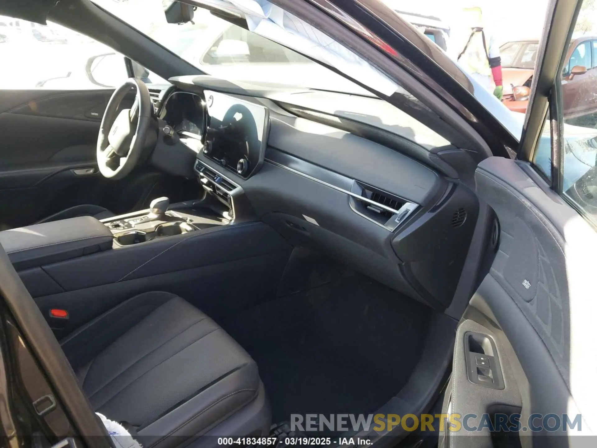 5 fotografías del automóvil dañado 2T2BCMEA1PC010072 LEXUS RX 500H 2023