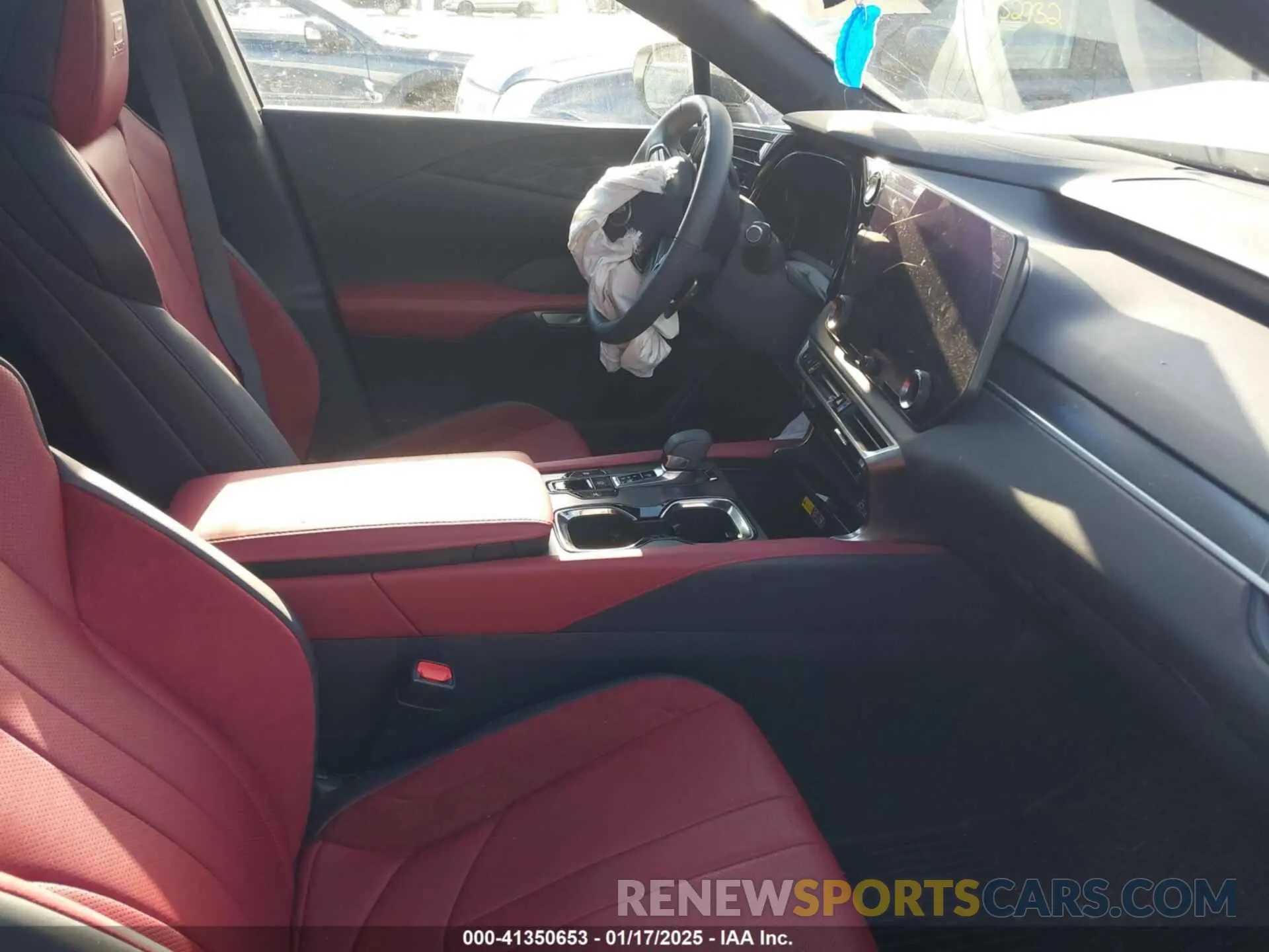 5 fotografías del automóvil dañado 2T2BCMEA7PC009492 LEXUS RX 500H 2023
