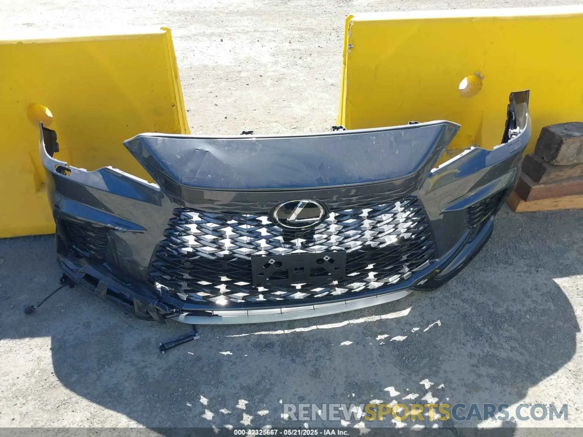 12 fotografías del automóvil dañado 2T2BCMEA1RC020345 LEXUS RX 500H 2024