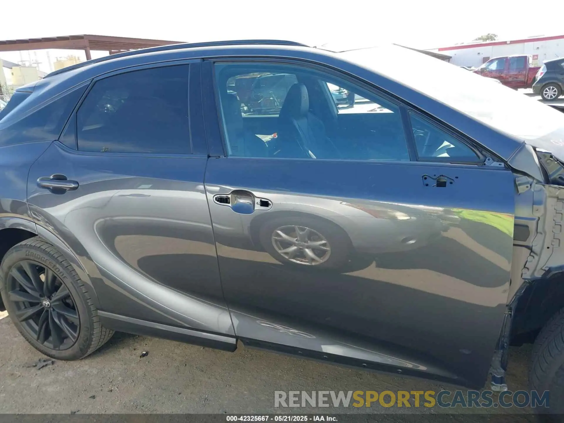 14 fotografías del automóvil dañado 2T2BCMEA1RC020345 LEXUS RX 500H 2024
