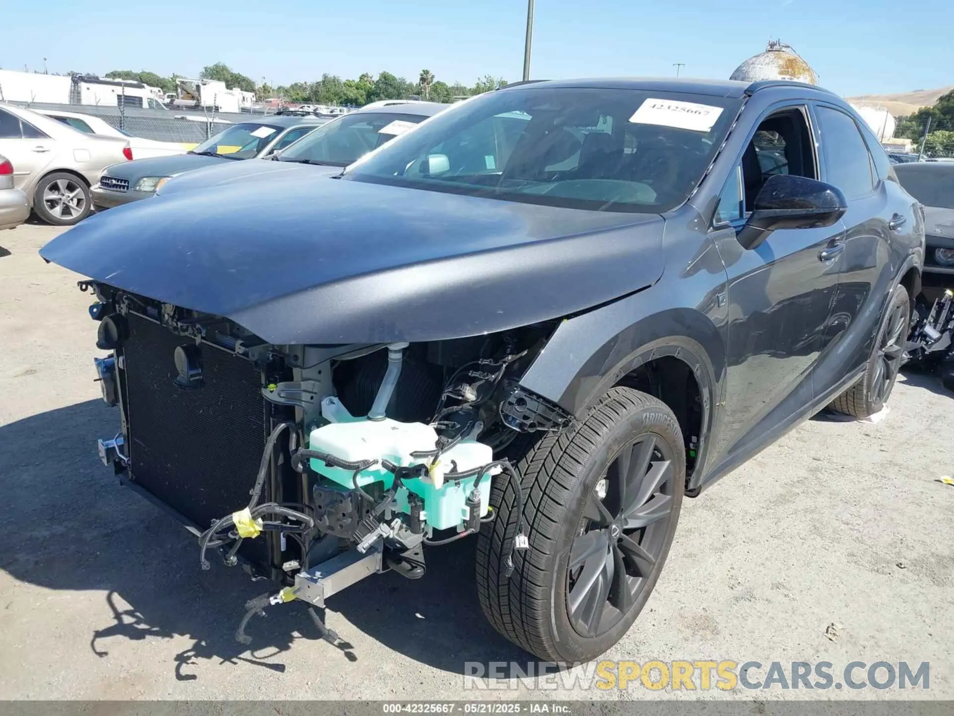2 fotografías del automóvil dañado 2T2BCMEA1RC020345 LEXUS RX 500H 2024